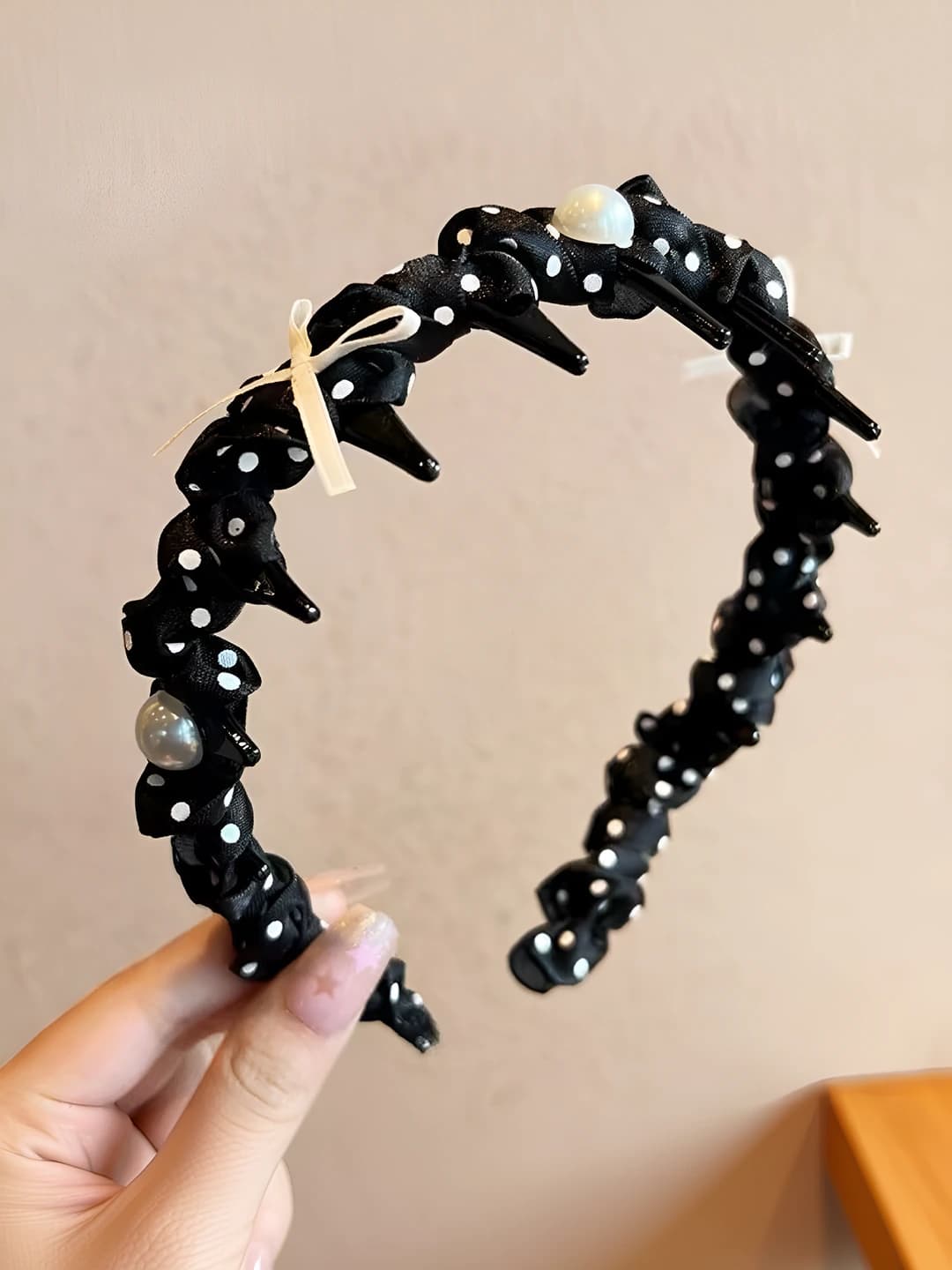 Polka dot Black