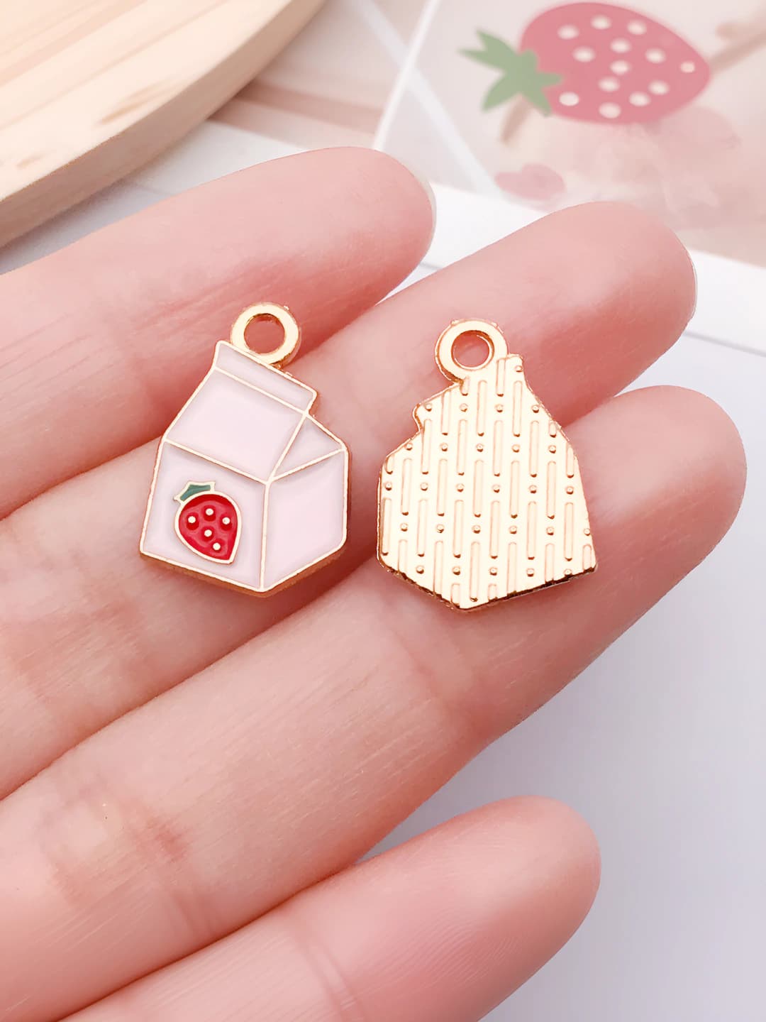 Pink, 19x13x1mm, 0.8g
