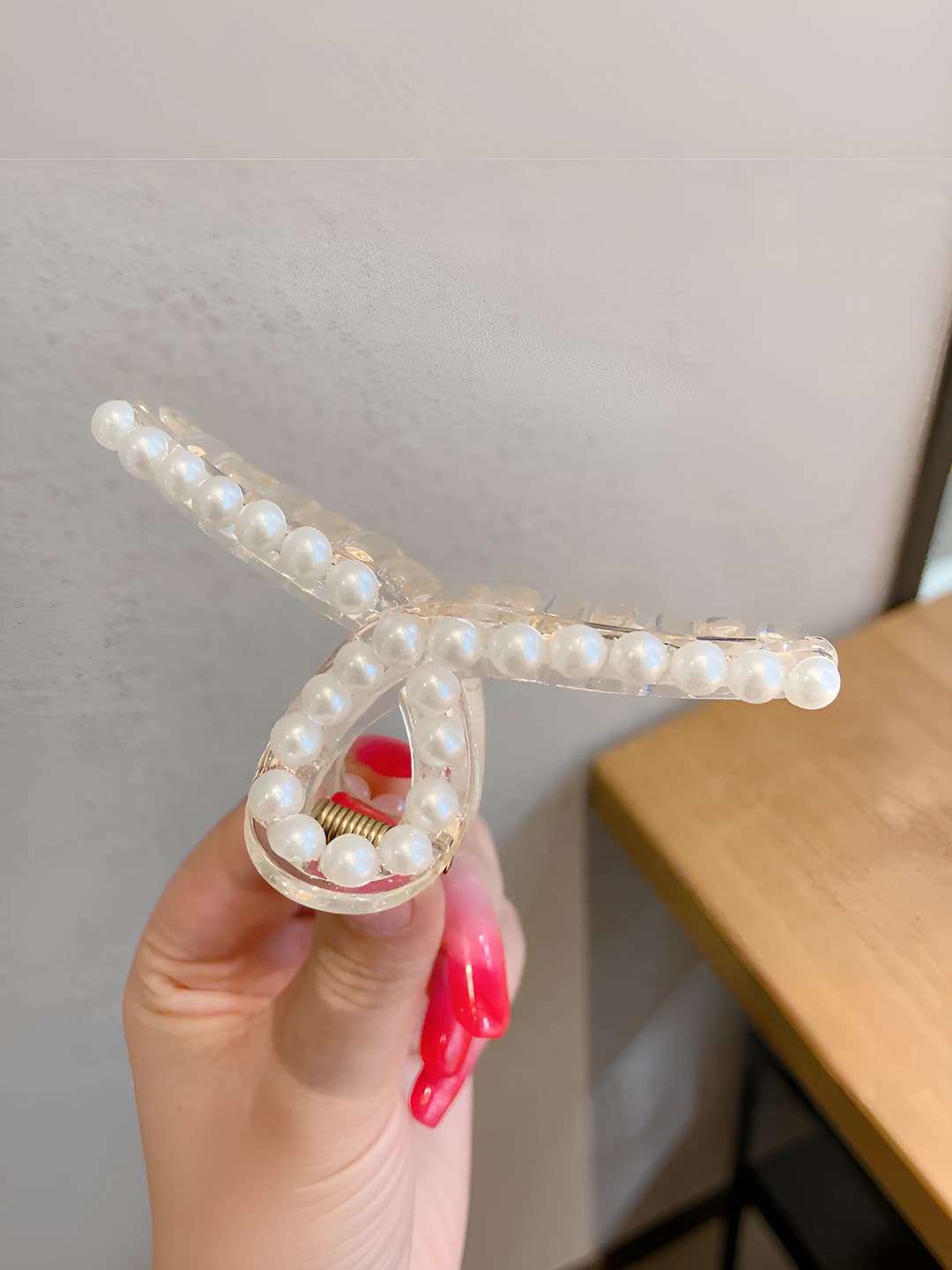 9# Clear pearl hair clip