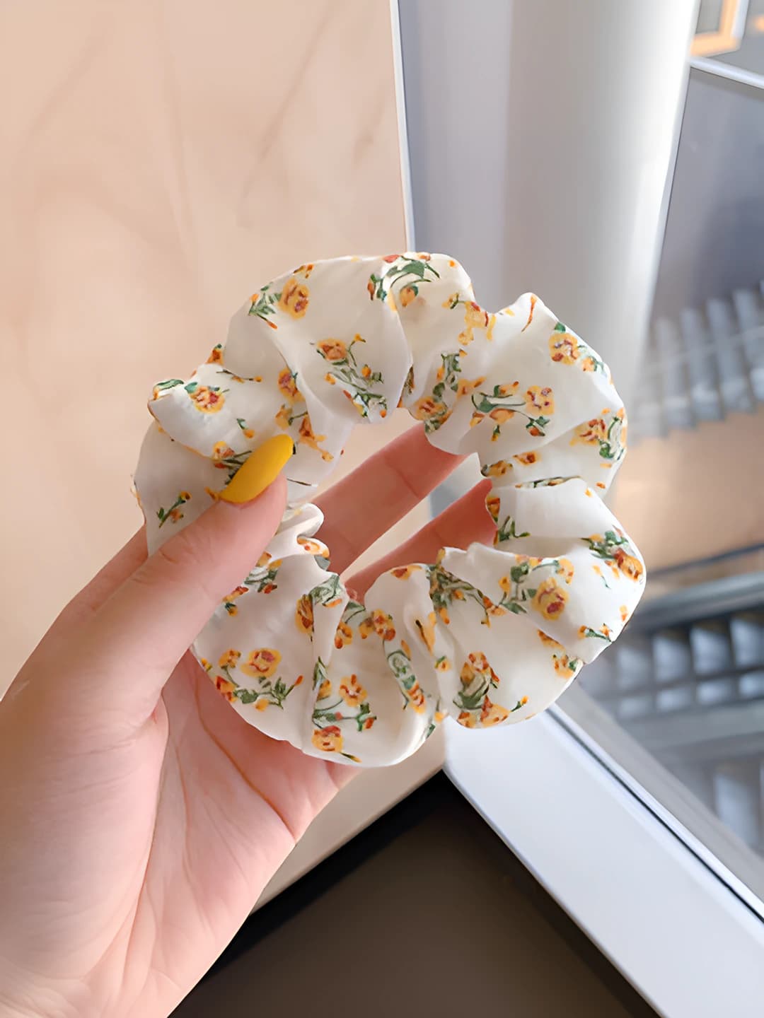 1# Маленькие жёлтые цветы из истории