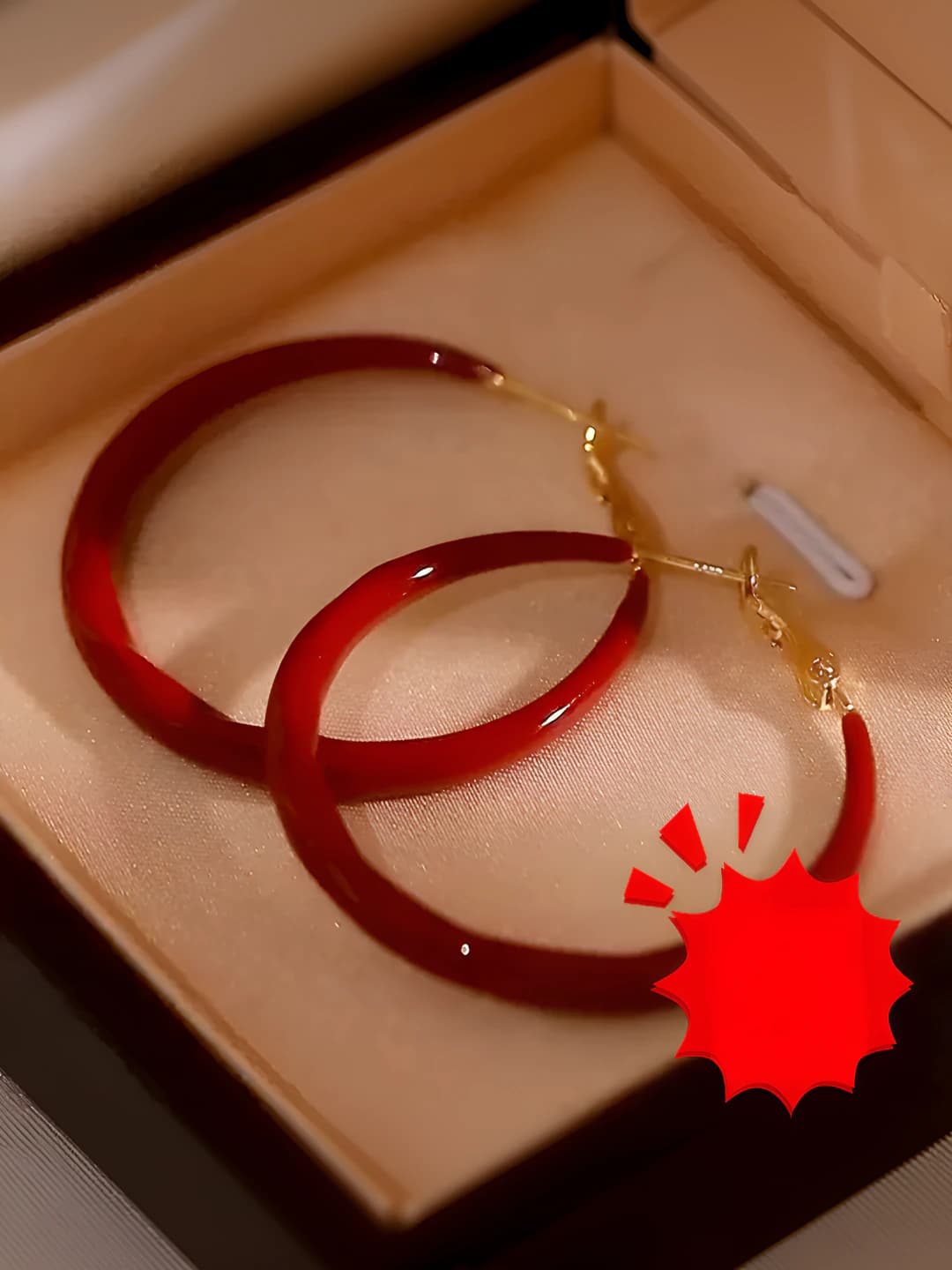 Red large hoop, A346