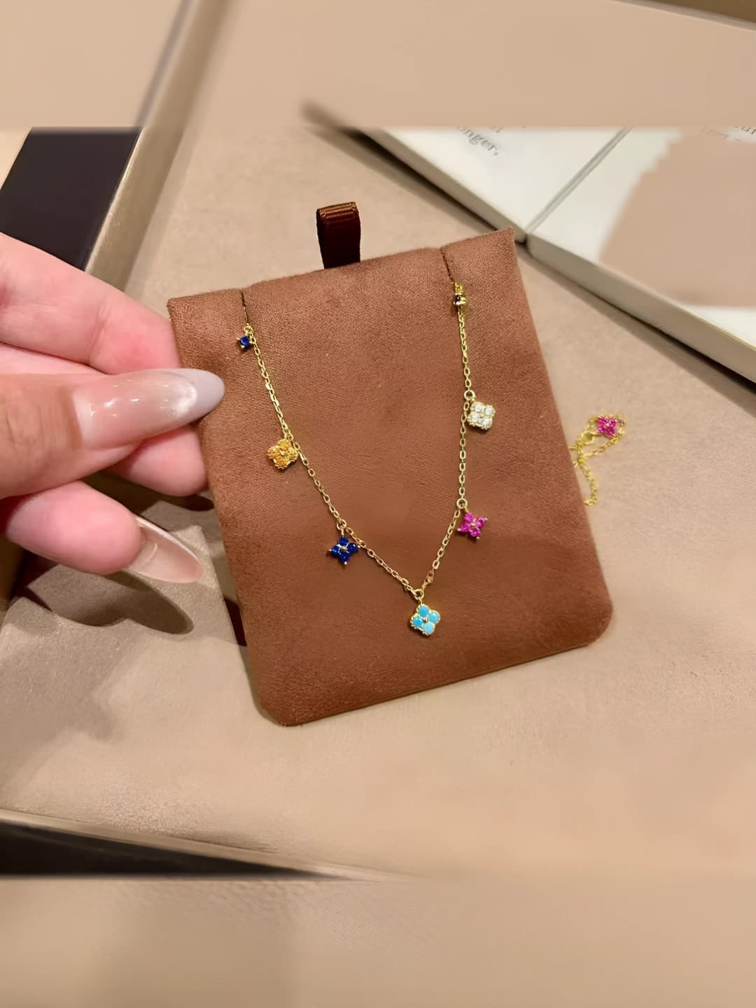 Women's clover charm necklace with colorful zirconia, cute design, casual style