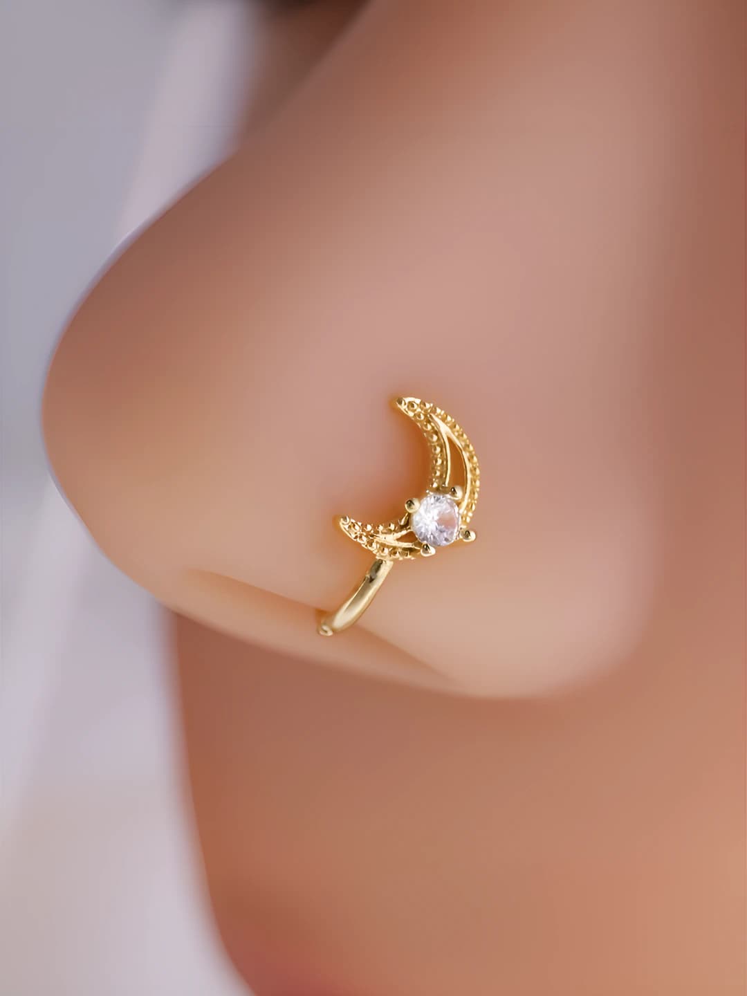 A3622-1 Moon shape zircon nose clip (hollow)