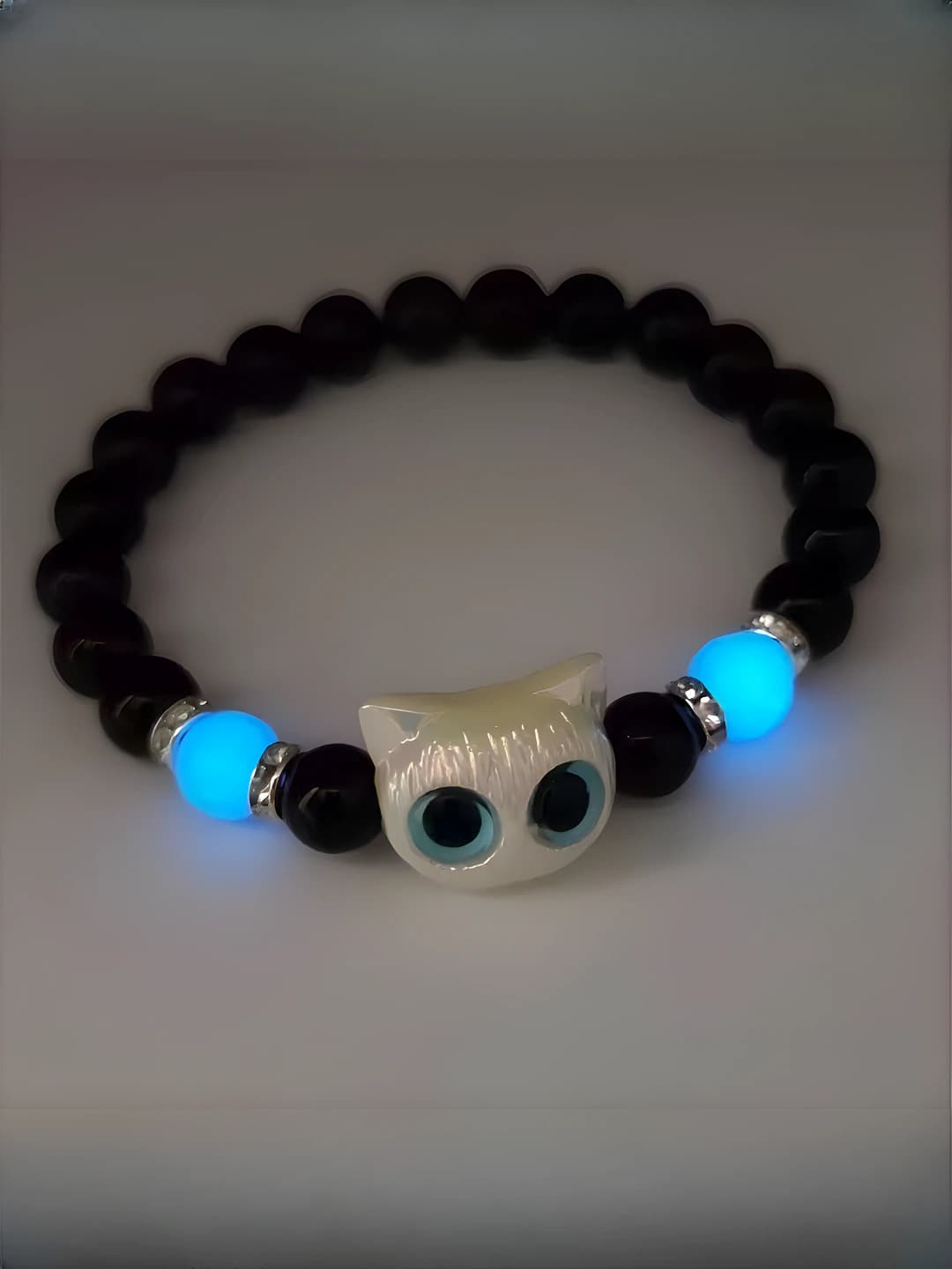 Ko'k nur - Oq chatqon