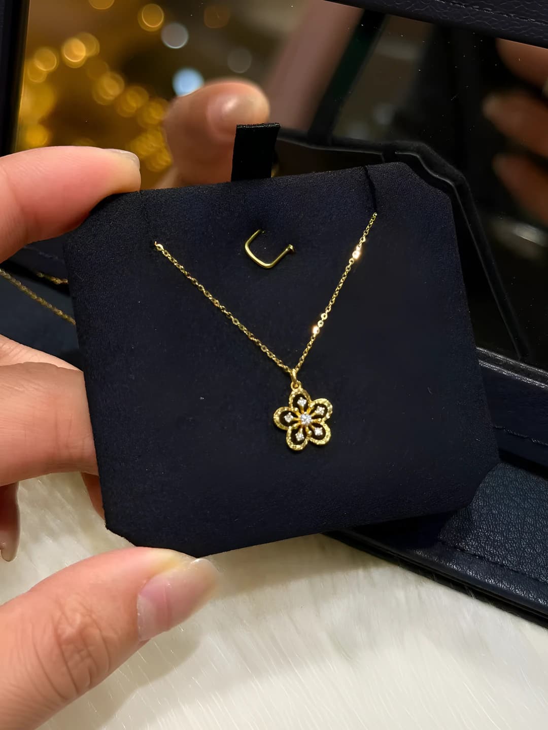 Women's flower pendant necklace: copper and zircon, luxury style, sweet and elegant design