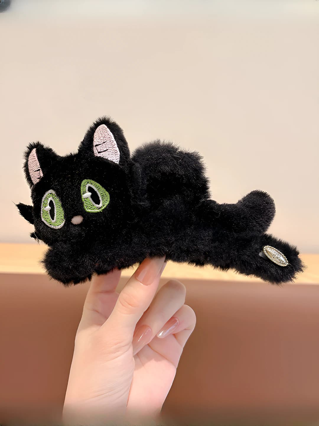 Black heterochromic cat 12 cm