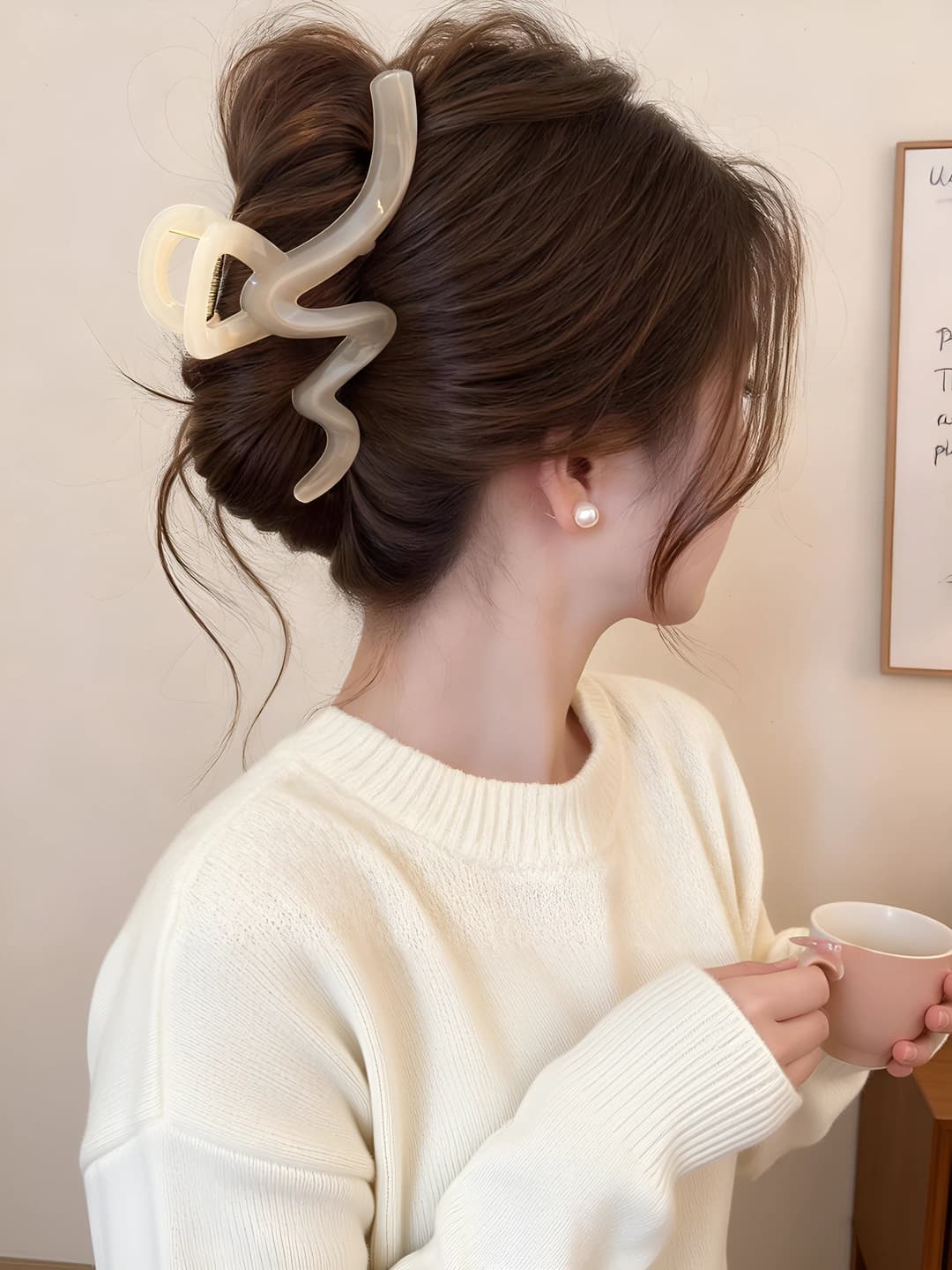 Wavy clear white clip (~14 cm)