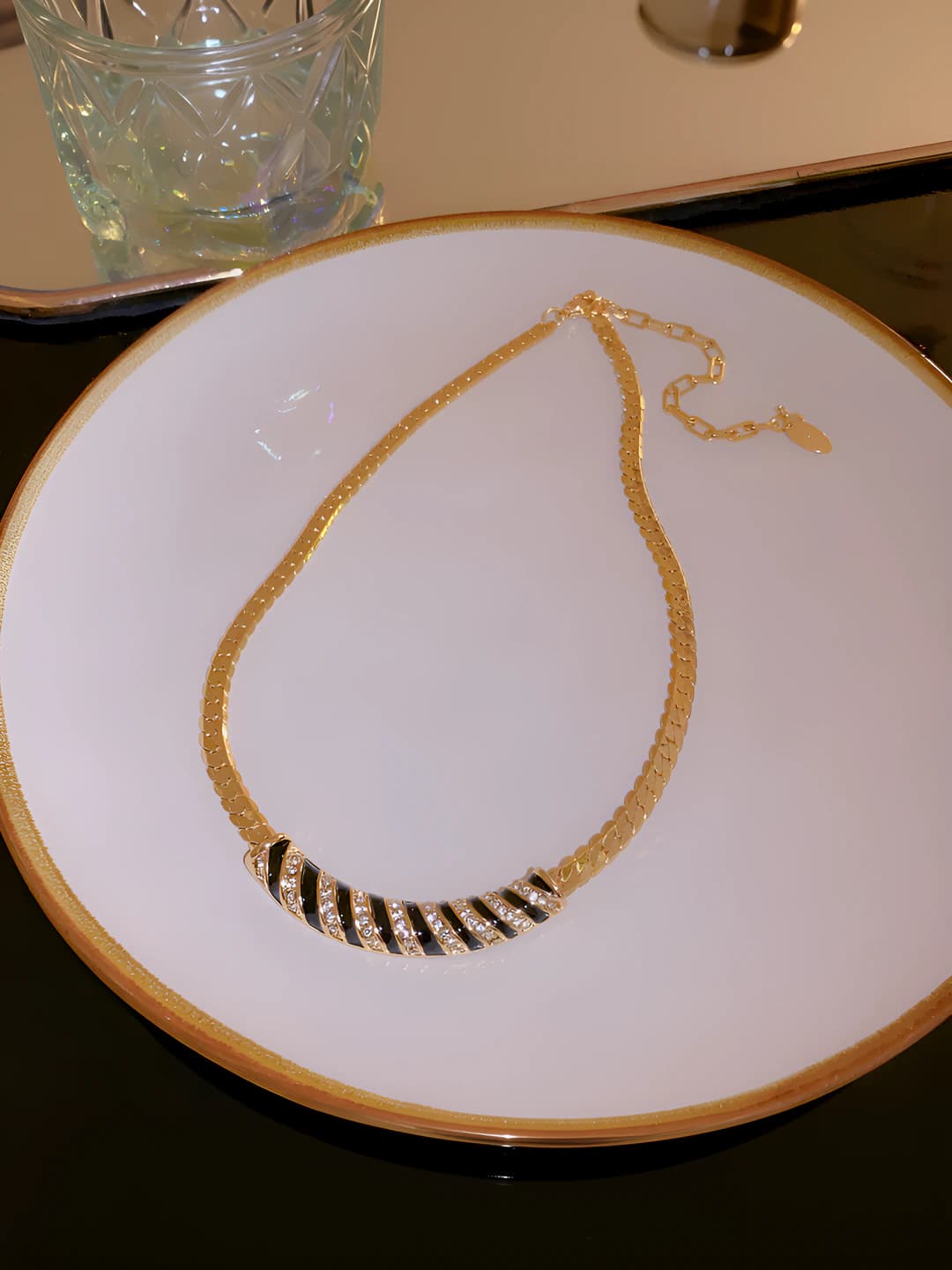 1 Necklace - Gold