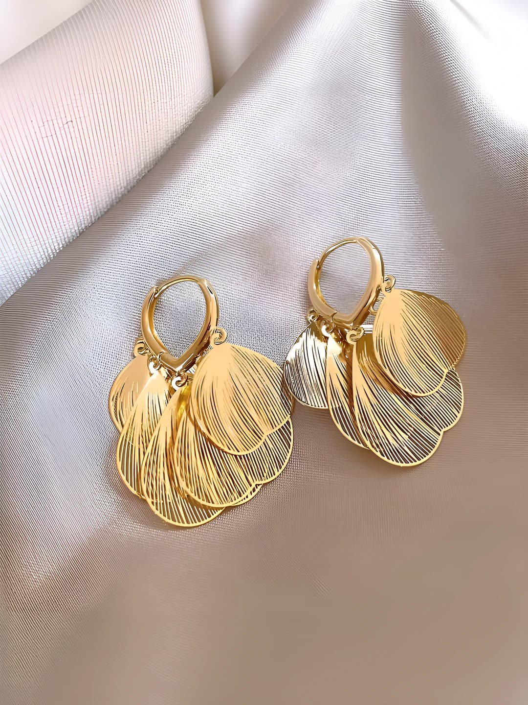 Vintage wing earrings gold