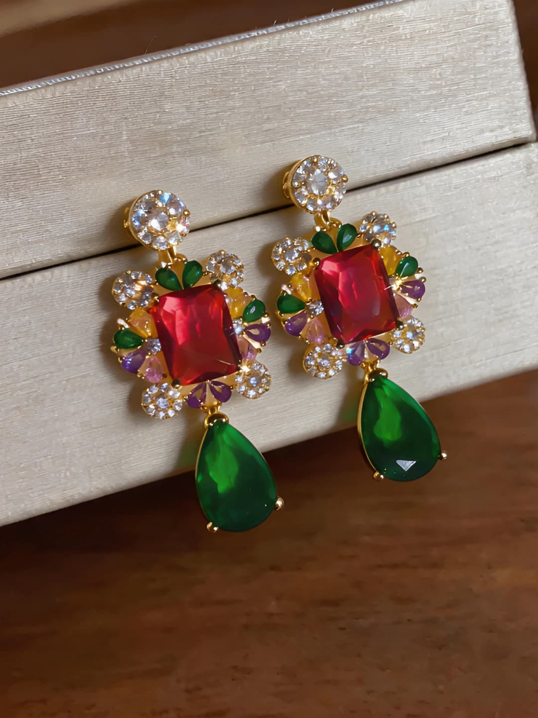 Silver pin - Gold - Red - Green