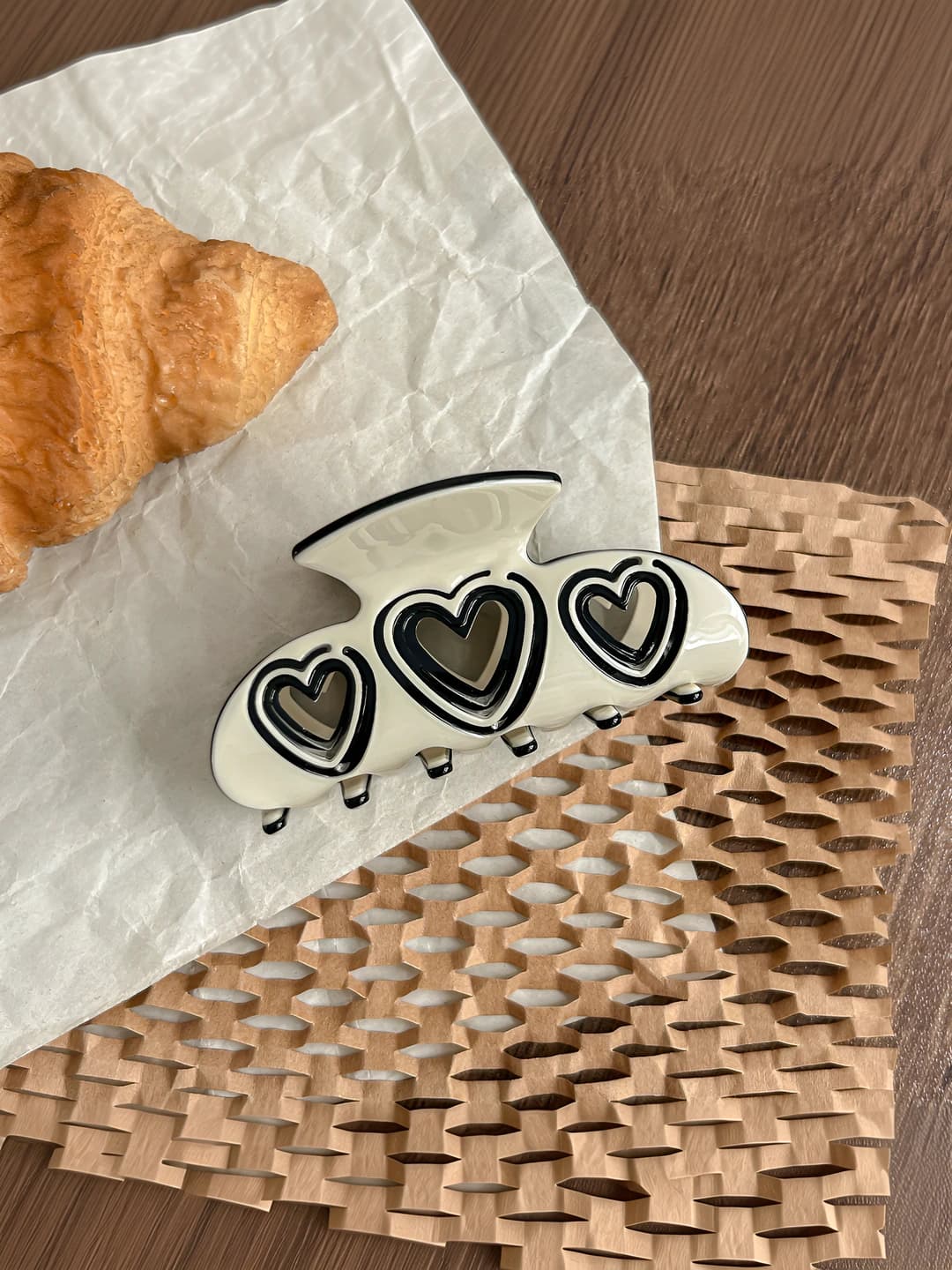 Cutout heart half circle-Beige