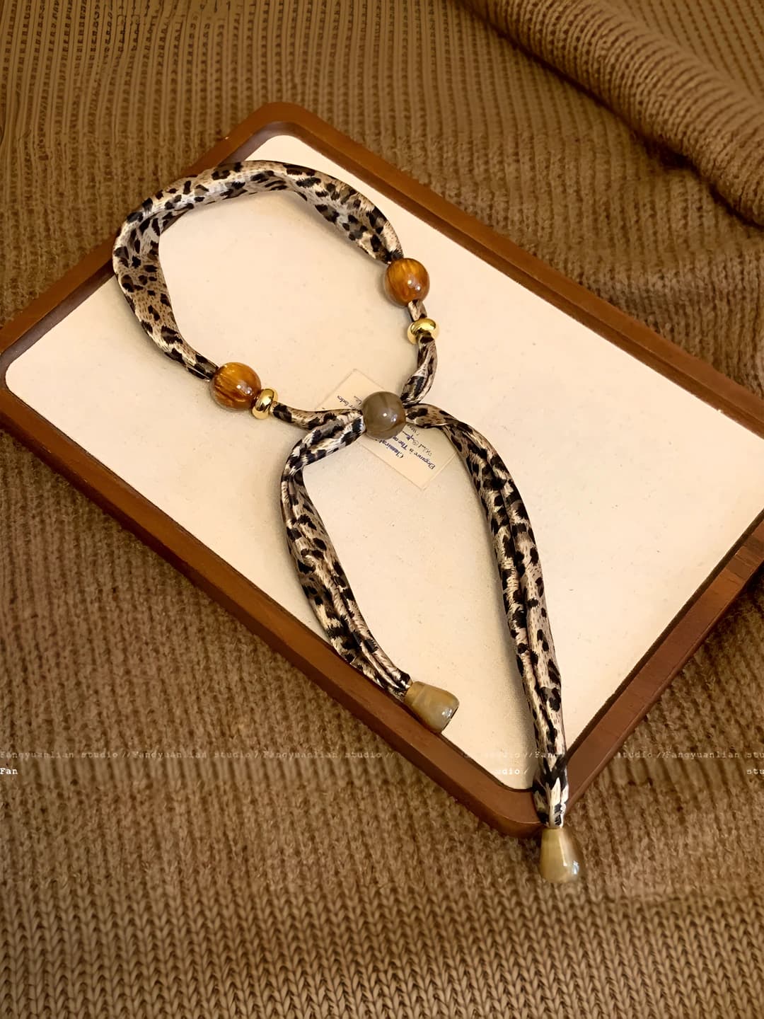 Kofe rangli leopard matoli bo'yinsoq