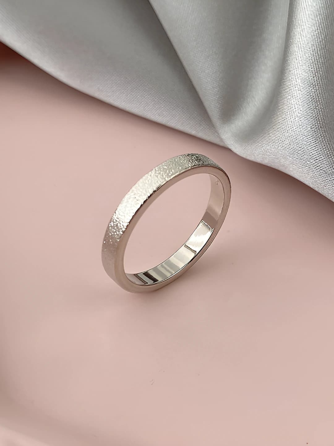 Copper ring for men and women in simple style with geometric pattern, heart shape, vertical stripes, circular design element and thin band