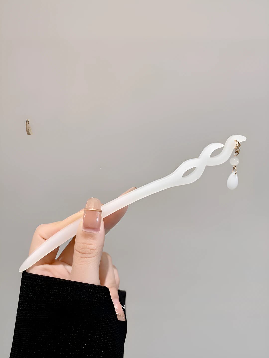 White jade 8 pendant, hair pin (bagged)