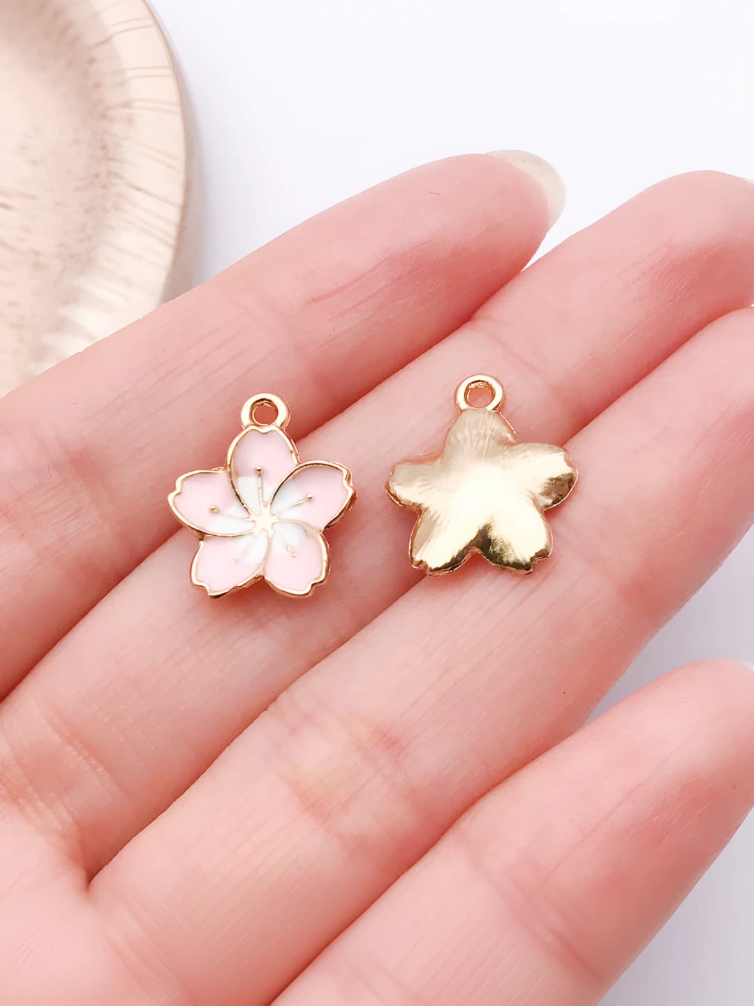 1 ta kichik pushti dumalak sakura 16x13mm-0.7g