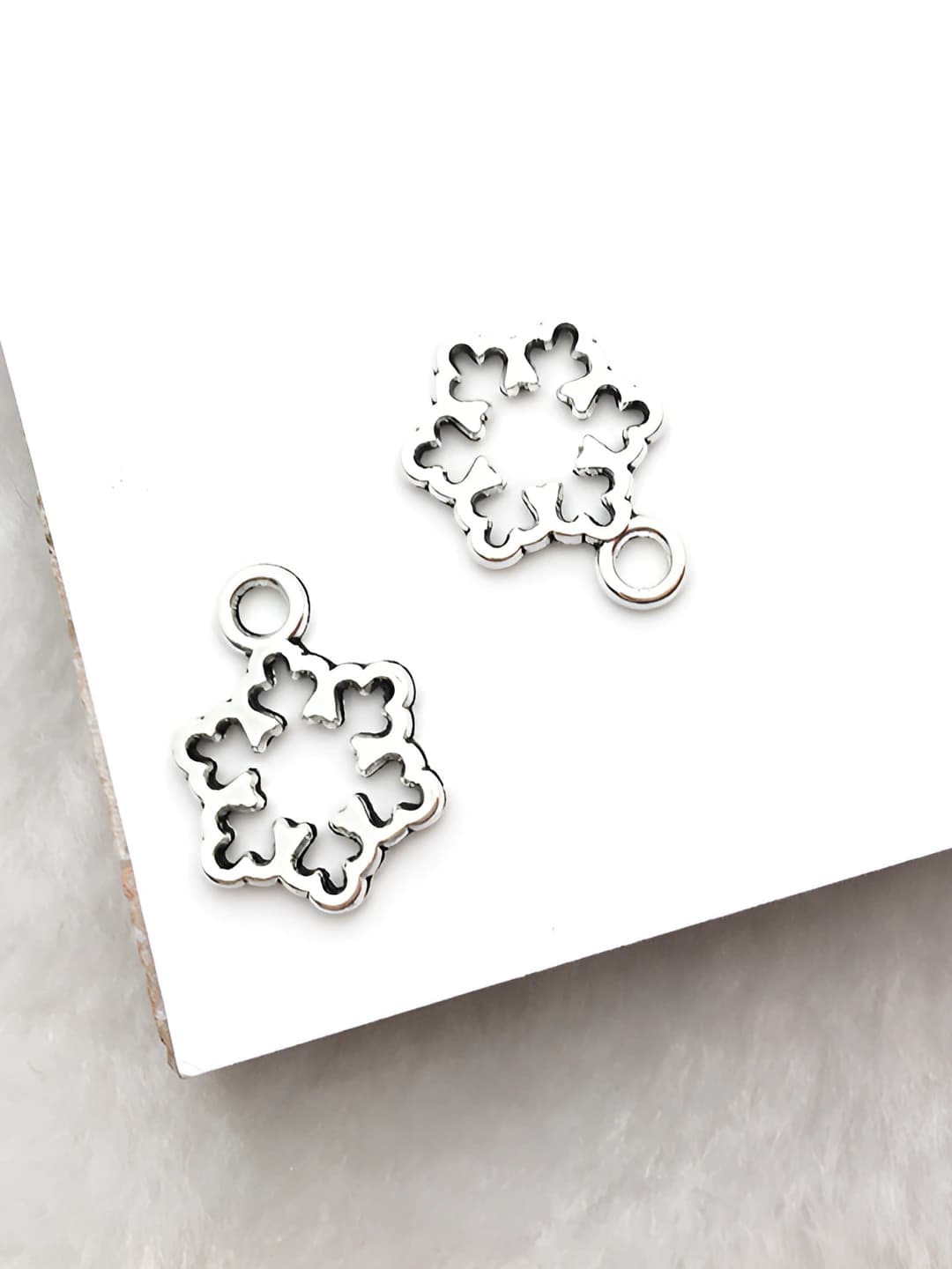 1 pc antique silver snowflake 15x16mm