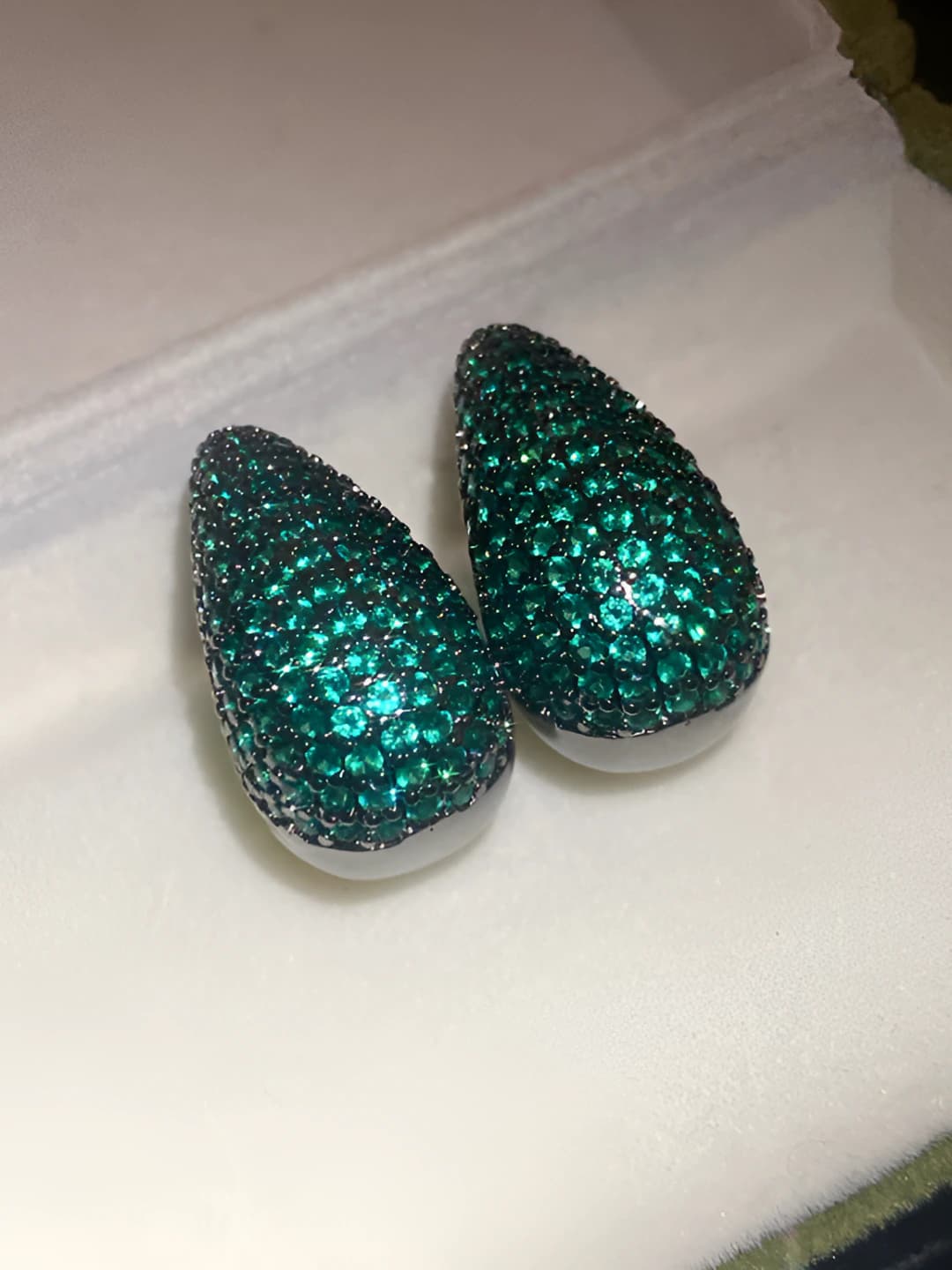 Silver post, Black, Green