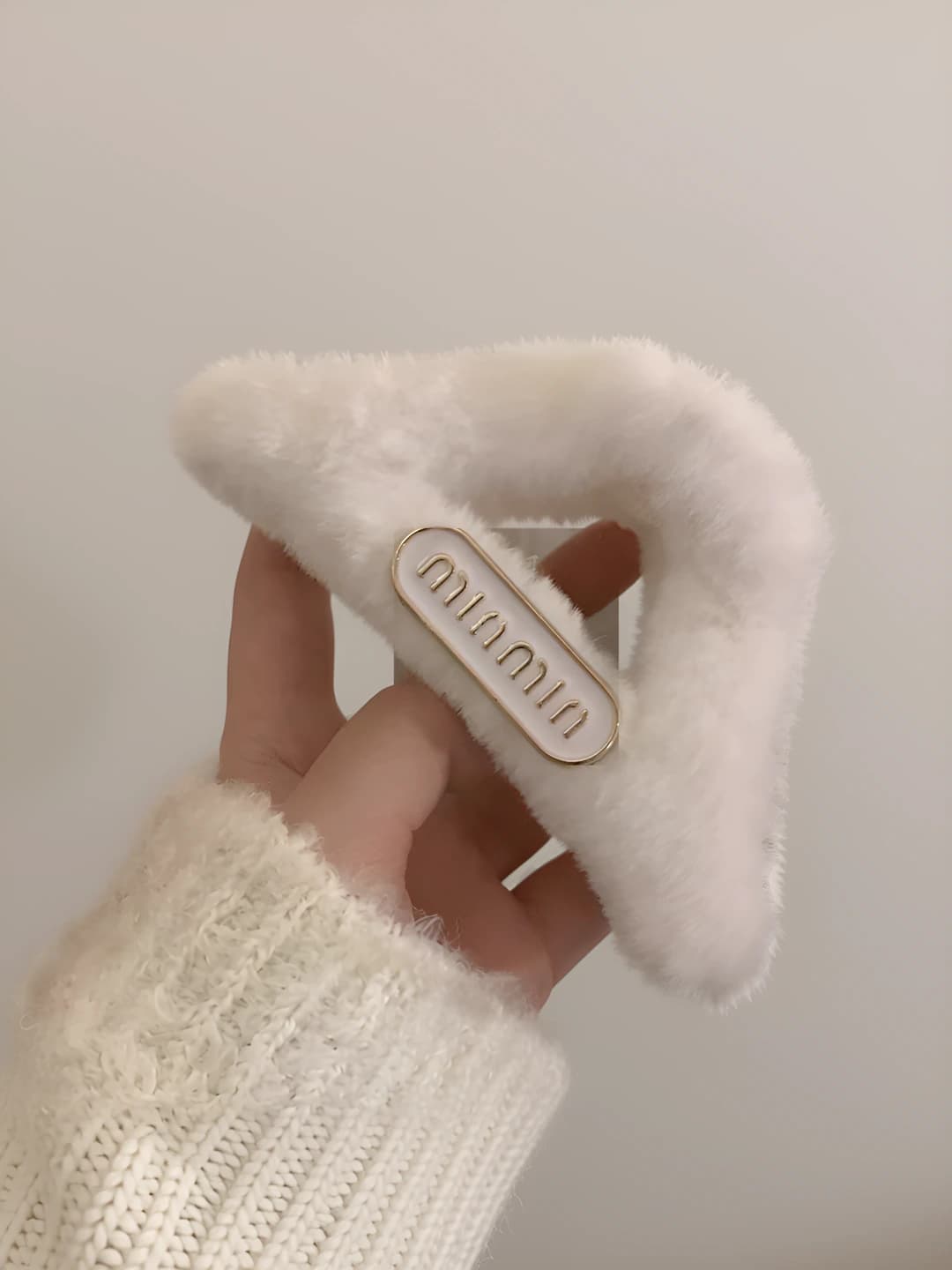 Plush triangle letters white - 12 cm