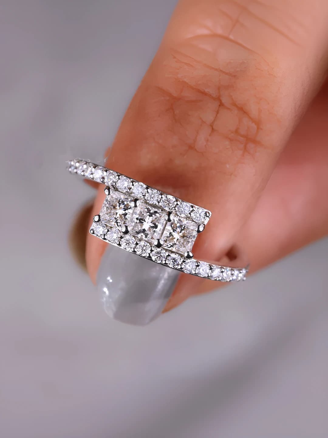 Women's minimalist square cut zircon ring