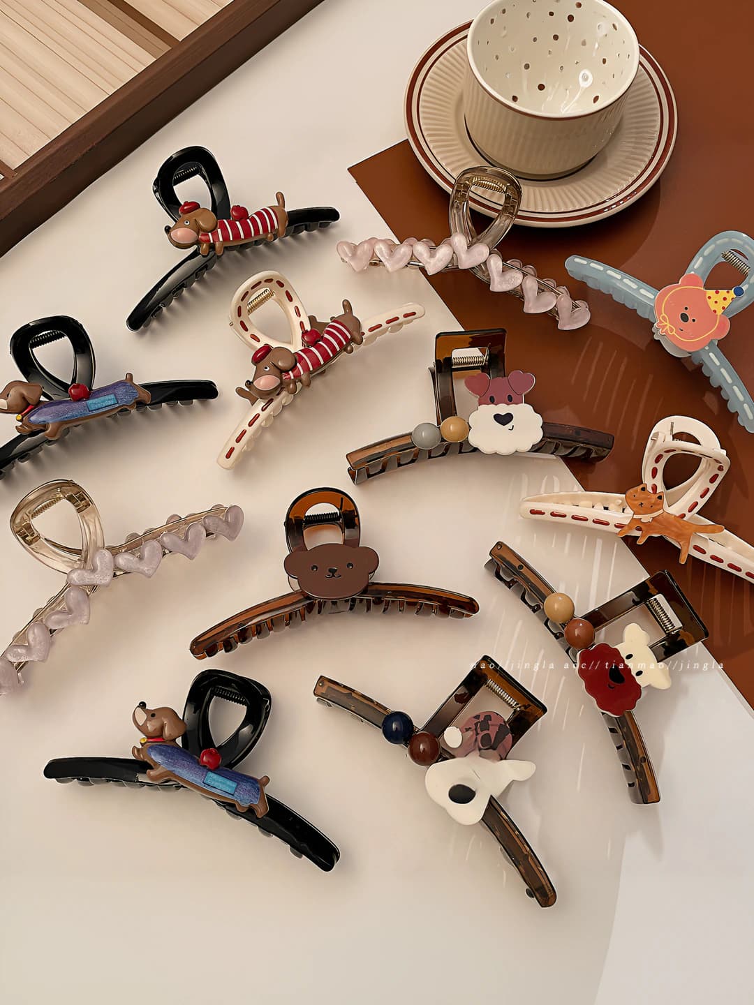 Women's hair clips and combs: large acrylic shark clips, new 2026 model, modern minimalism style