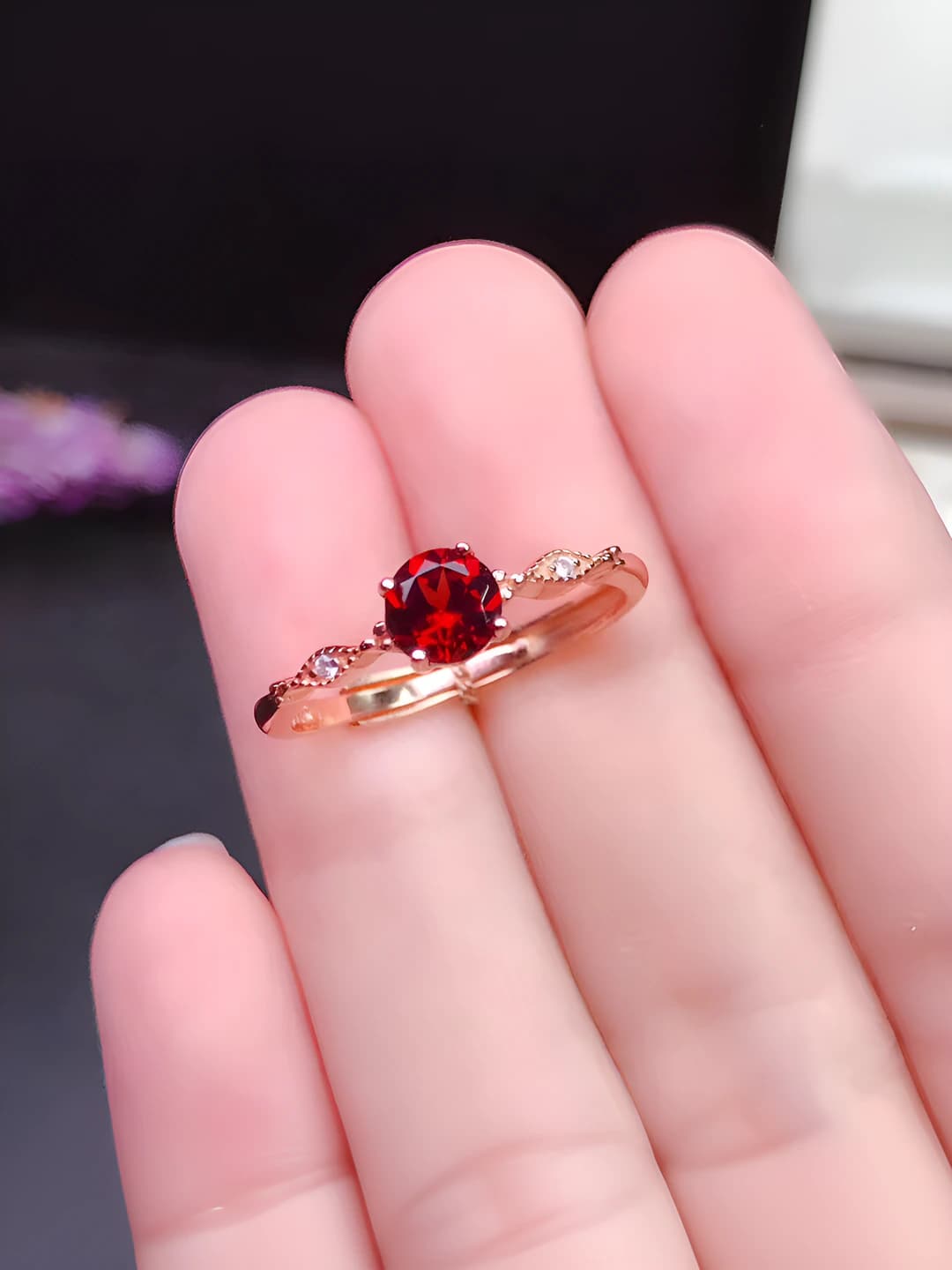 Women's ring with garnet in retro style, simple and light luxury, fashion