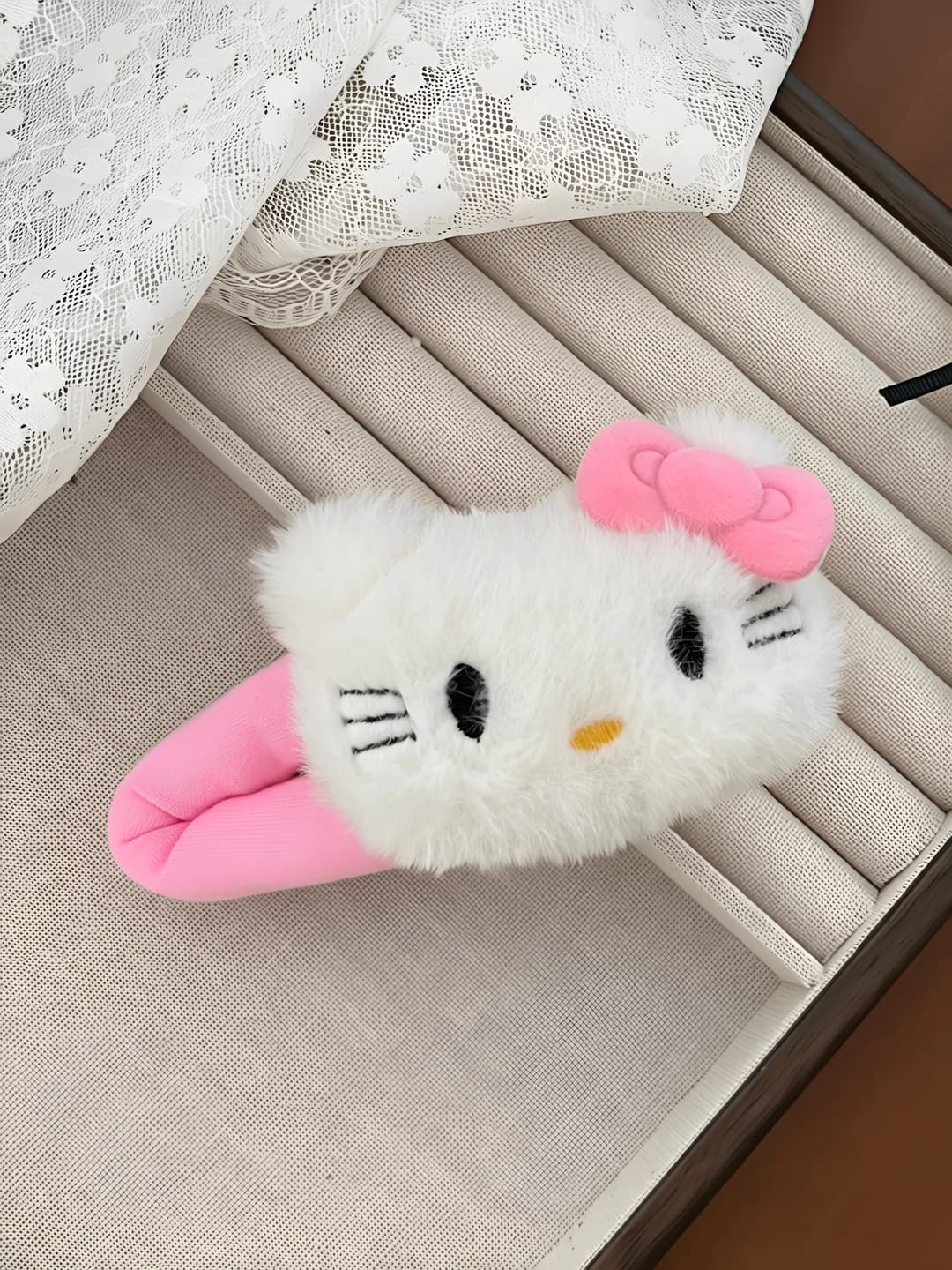 Pink KT cat hair clip