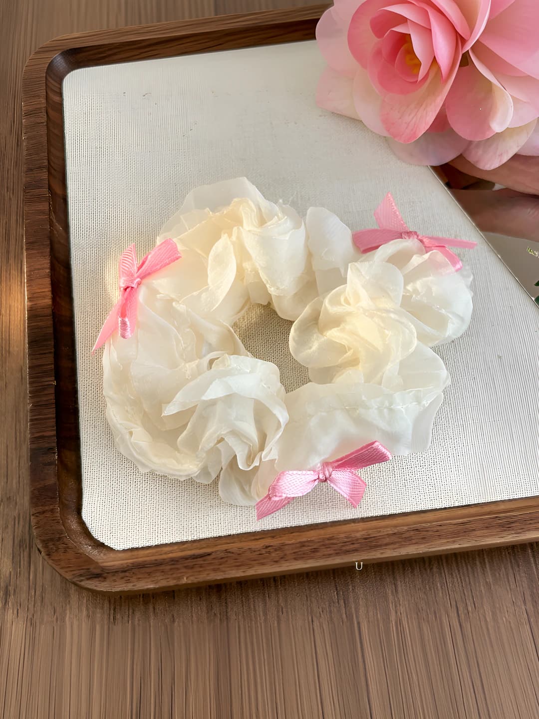 2# Pink bow creamy white