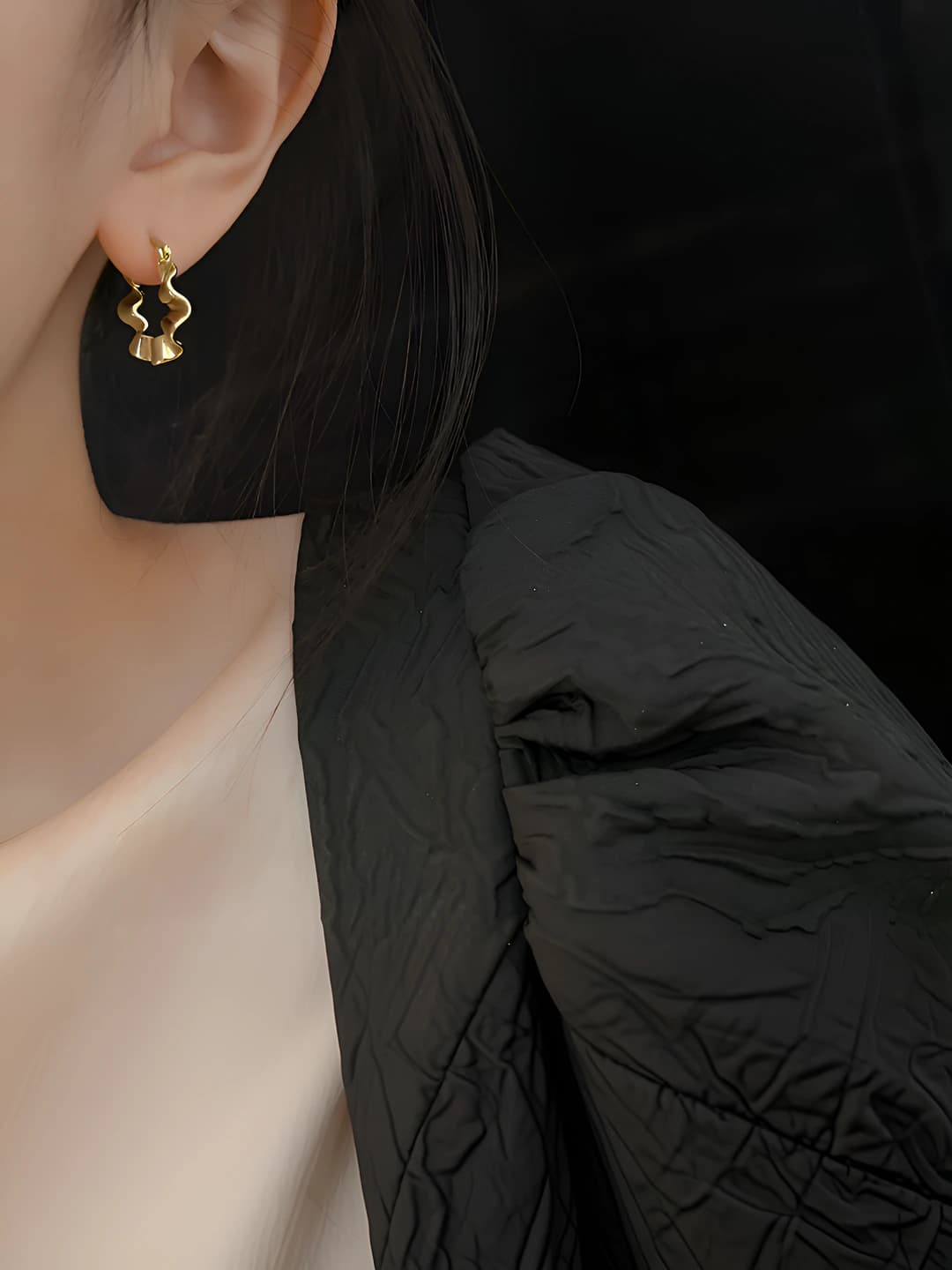 Wavy fold earrings (Gold)