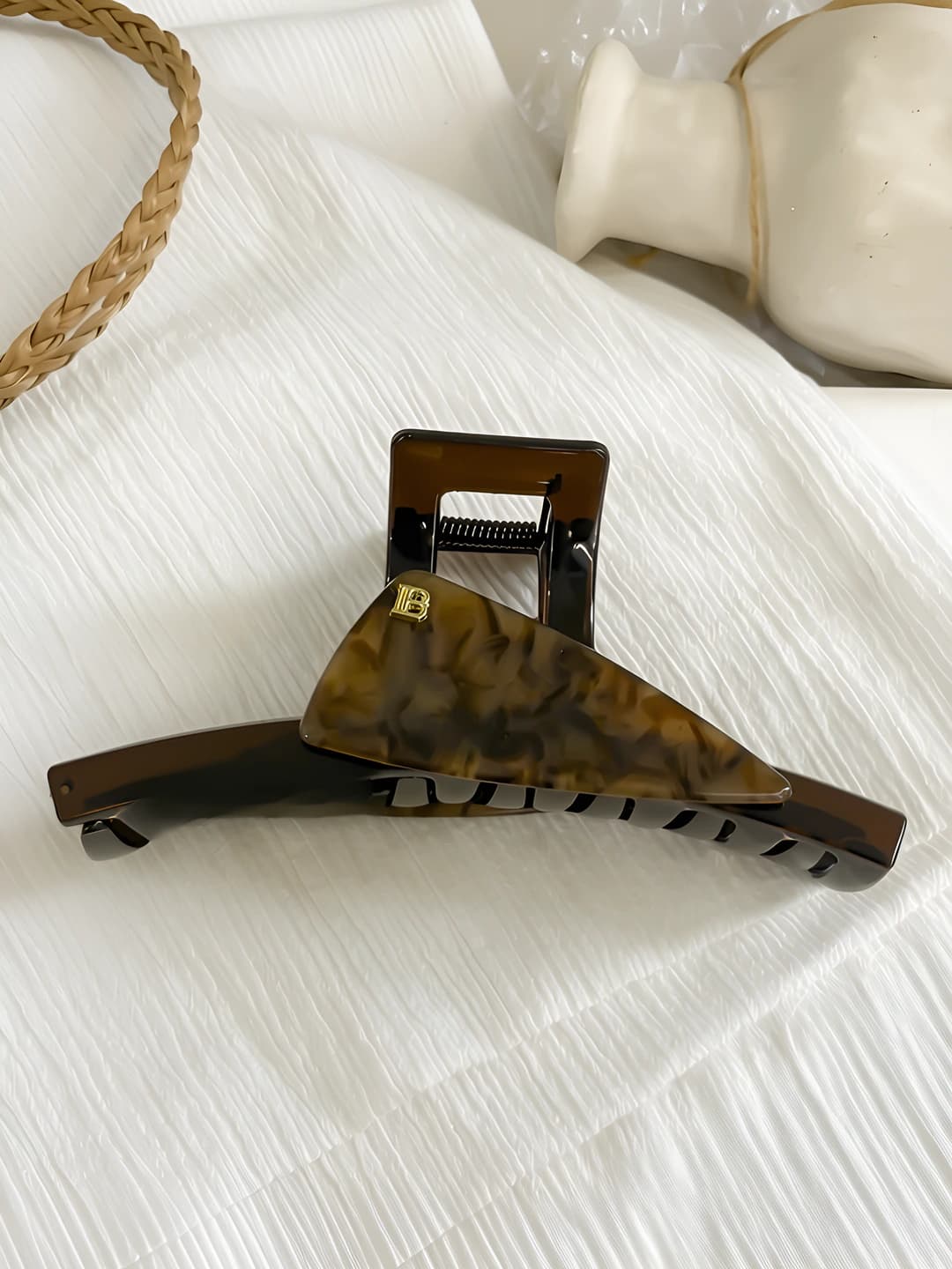 Amber triangle hanger clip ~13 cm (PC)
