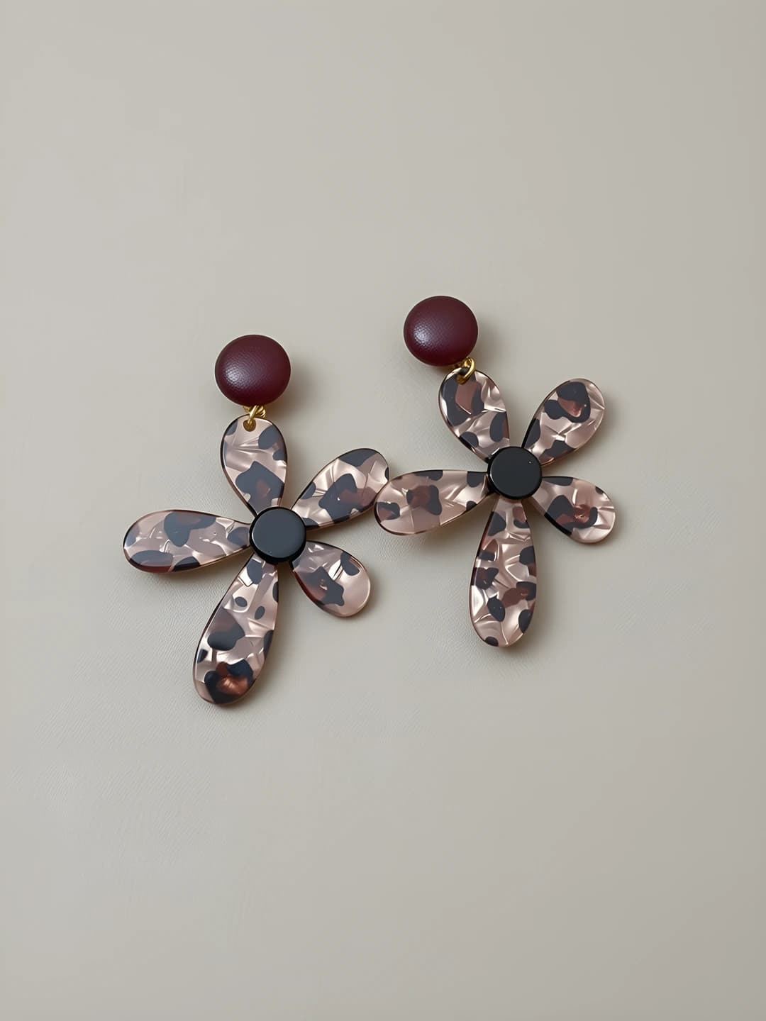 76# Silver pin - Dark gold