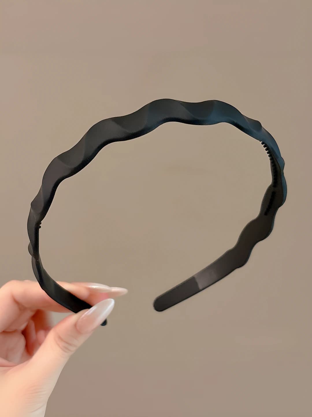 Matte kengaytirilgan qora