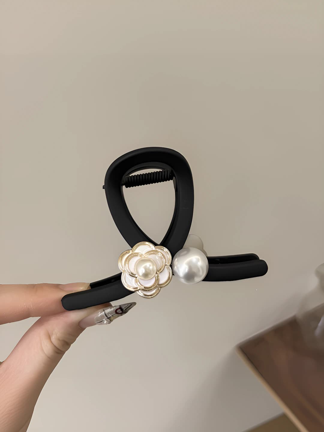 Black, camellia, pearl, PC, ~8 cm