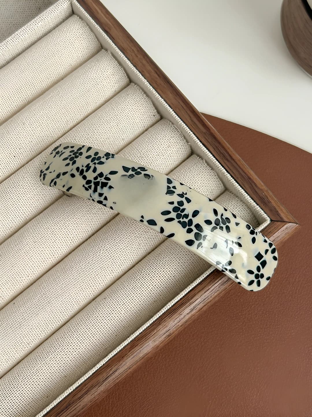 Black and white dots