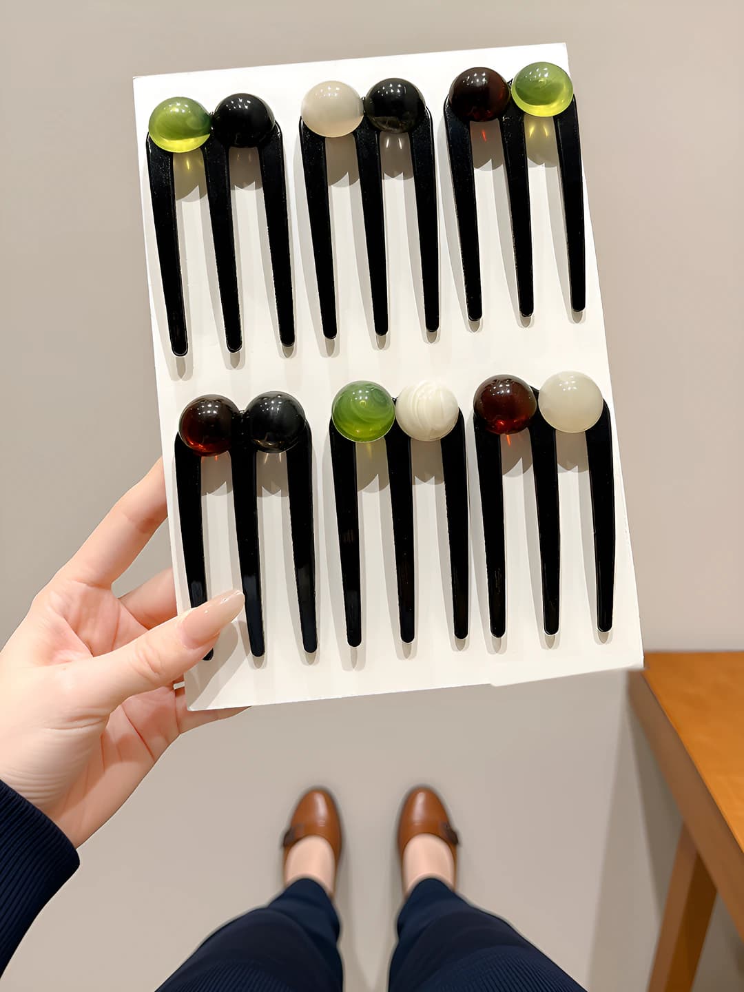 Women's hair clips and combs: beaded three-tooth hair comb, simple and modern design