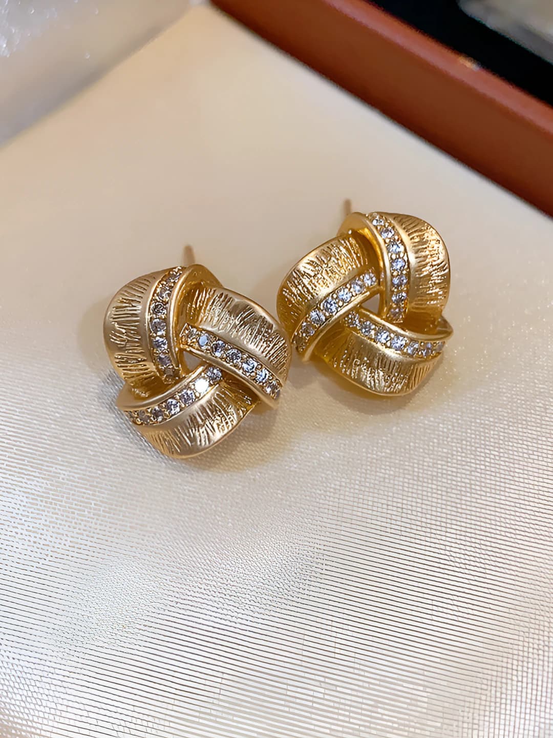 30 Silver pin - Gold