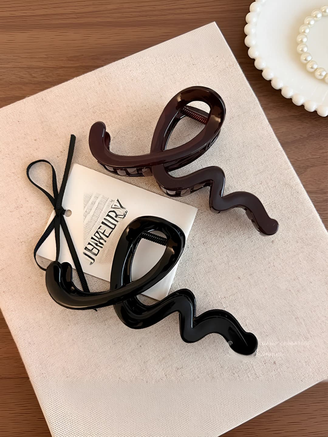 Women's retro wavy hair clips (shark clips)