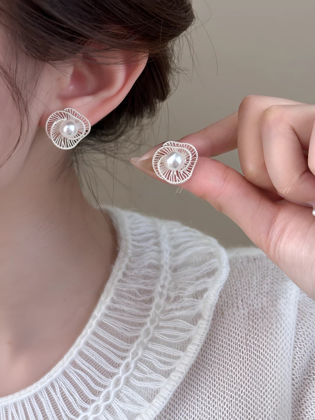 Open spiral lotus leaf shell single bead earrings [1 pair]