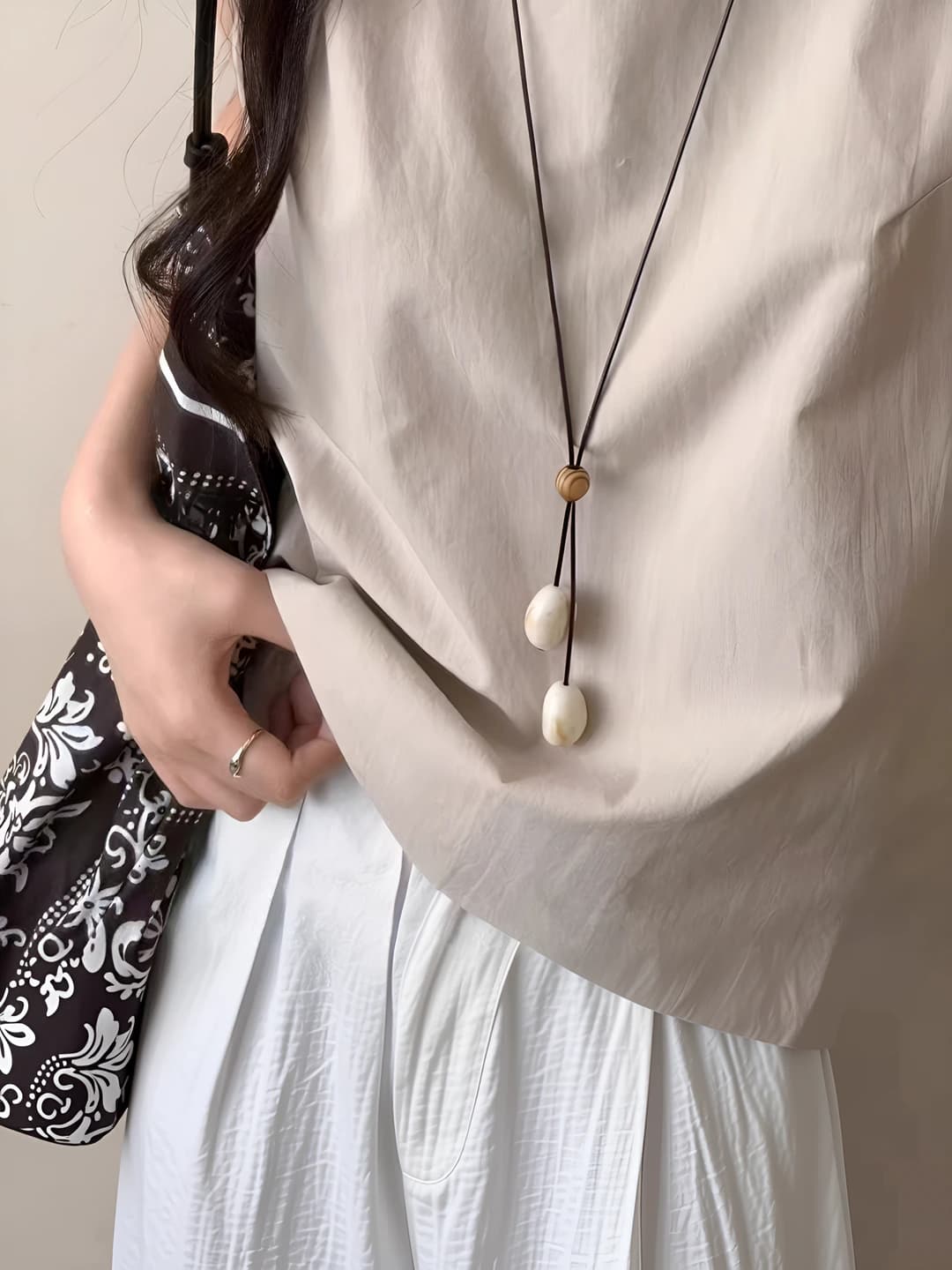 White pearl pendant necklace
