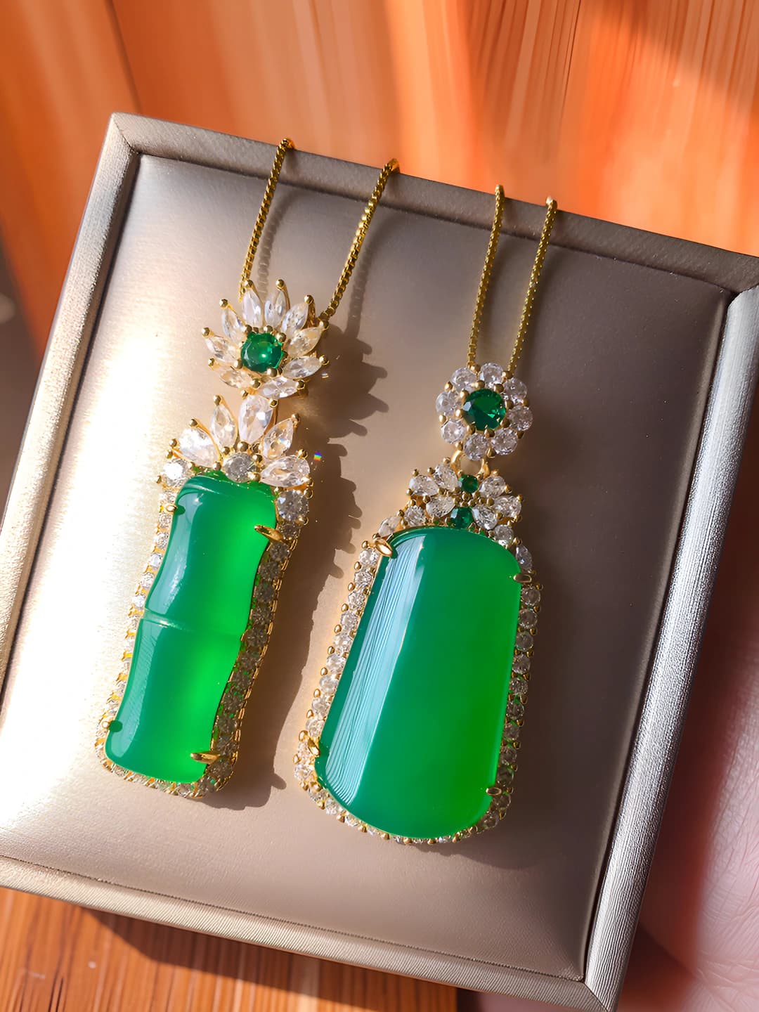Women's gold chain necklace with green jade inlay on gold-plated bronze base in simple style