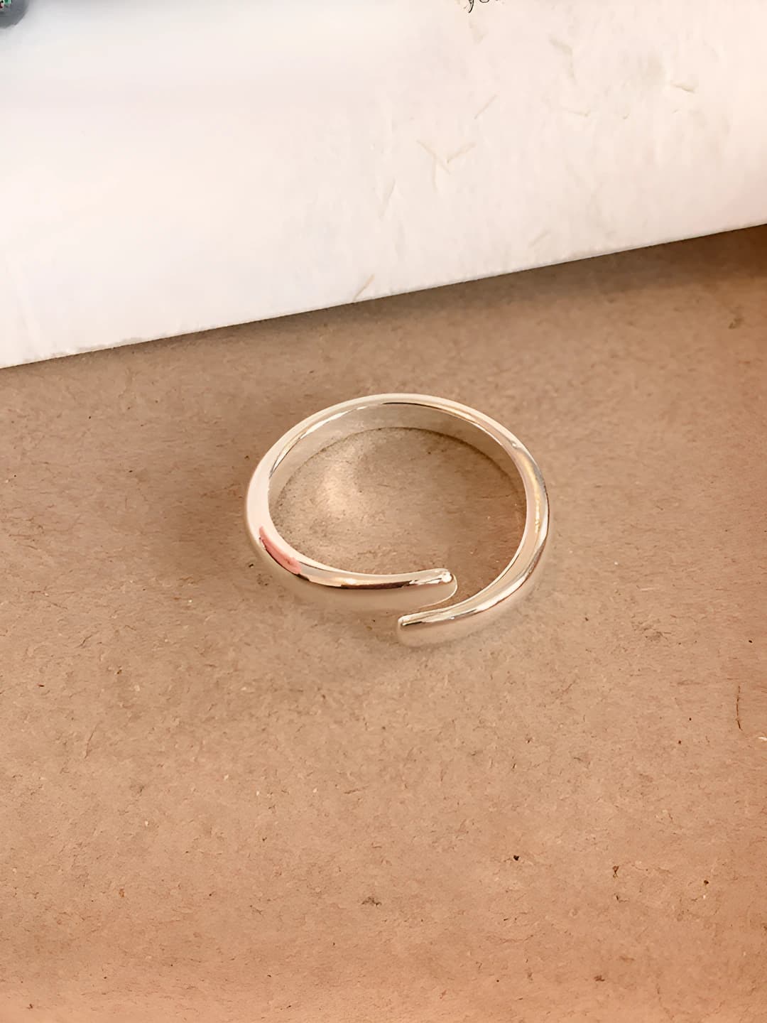 Simple interlocking ring