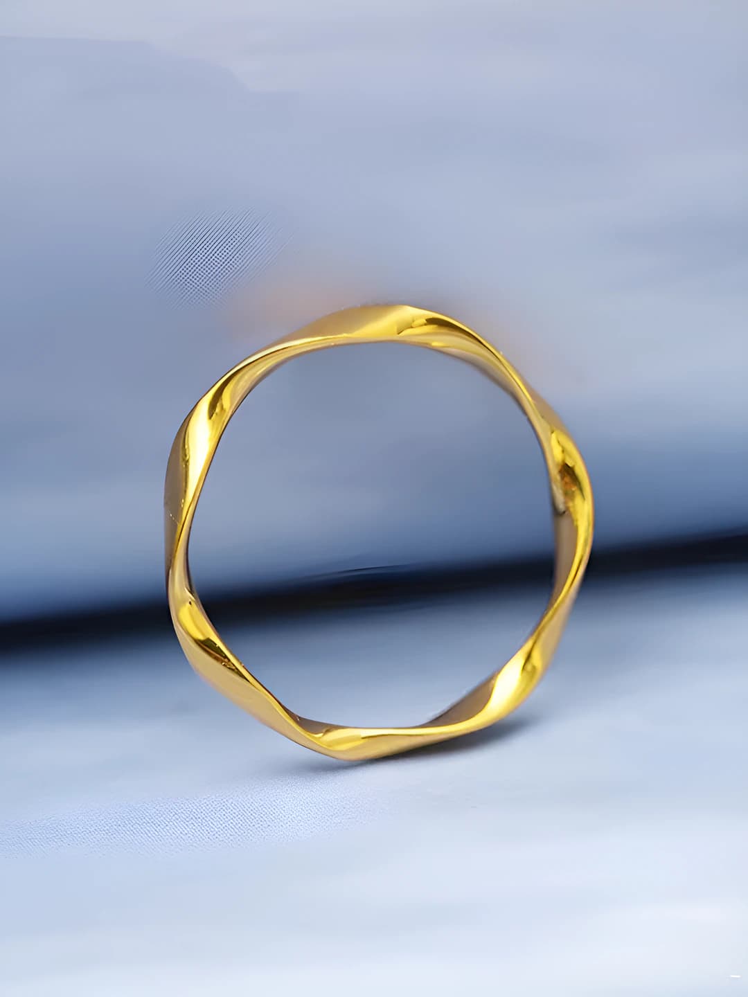 Möbius ring (size 9)
