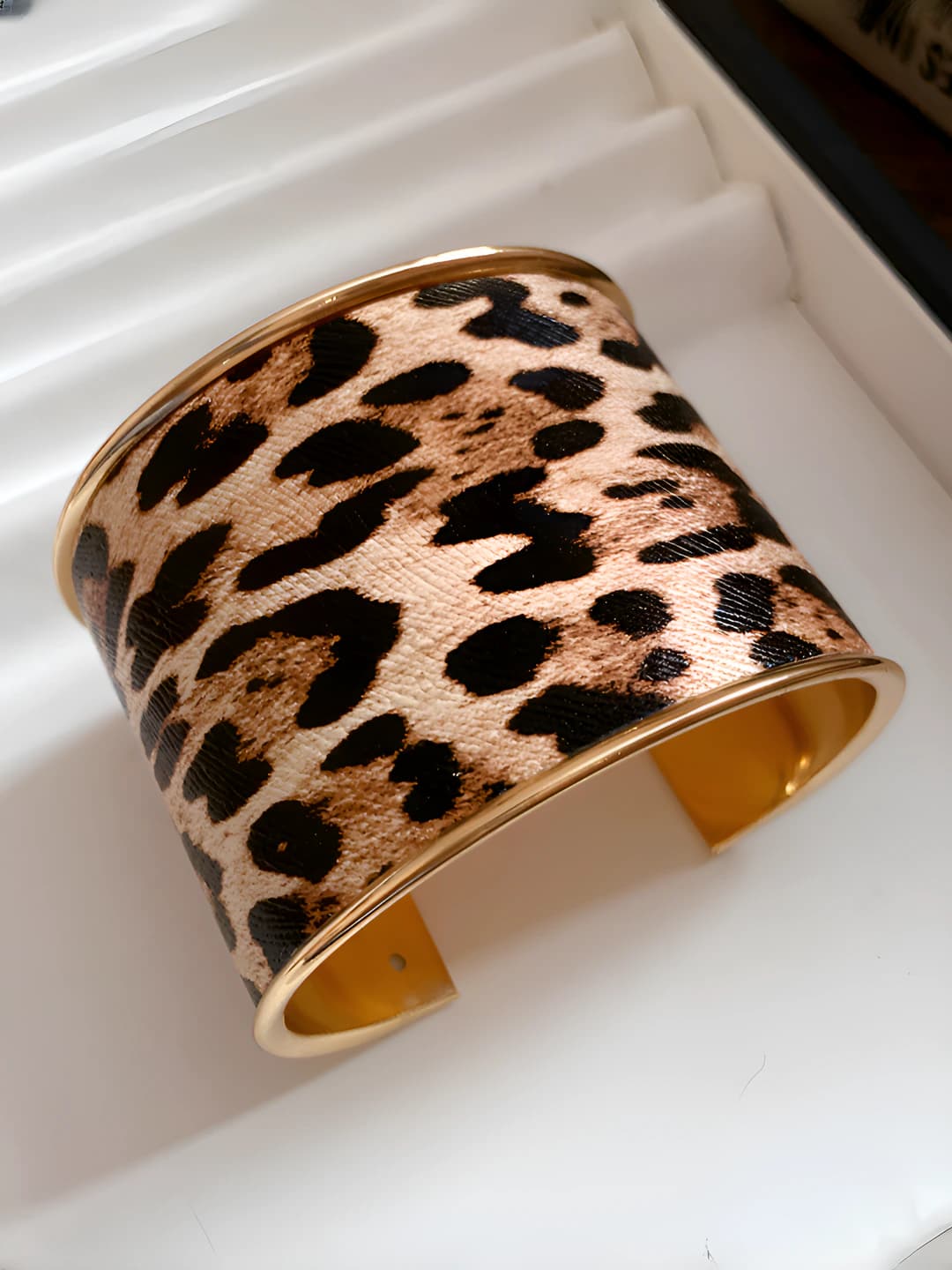 47# Gold, leopard