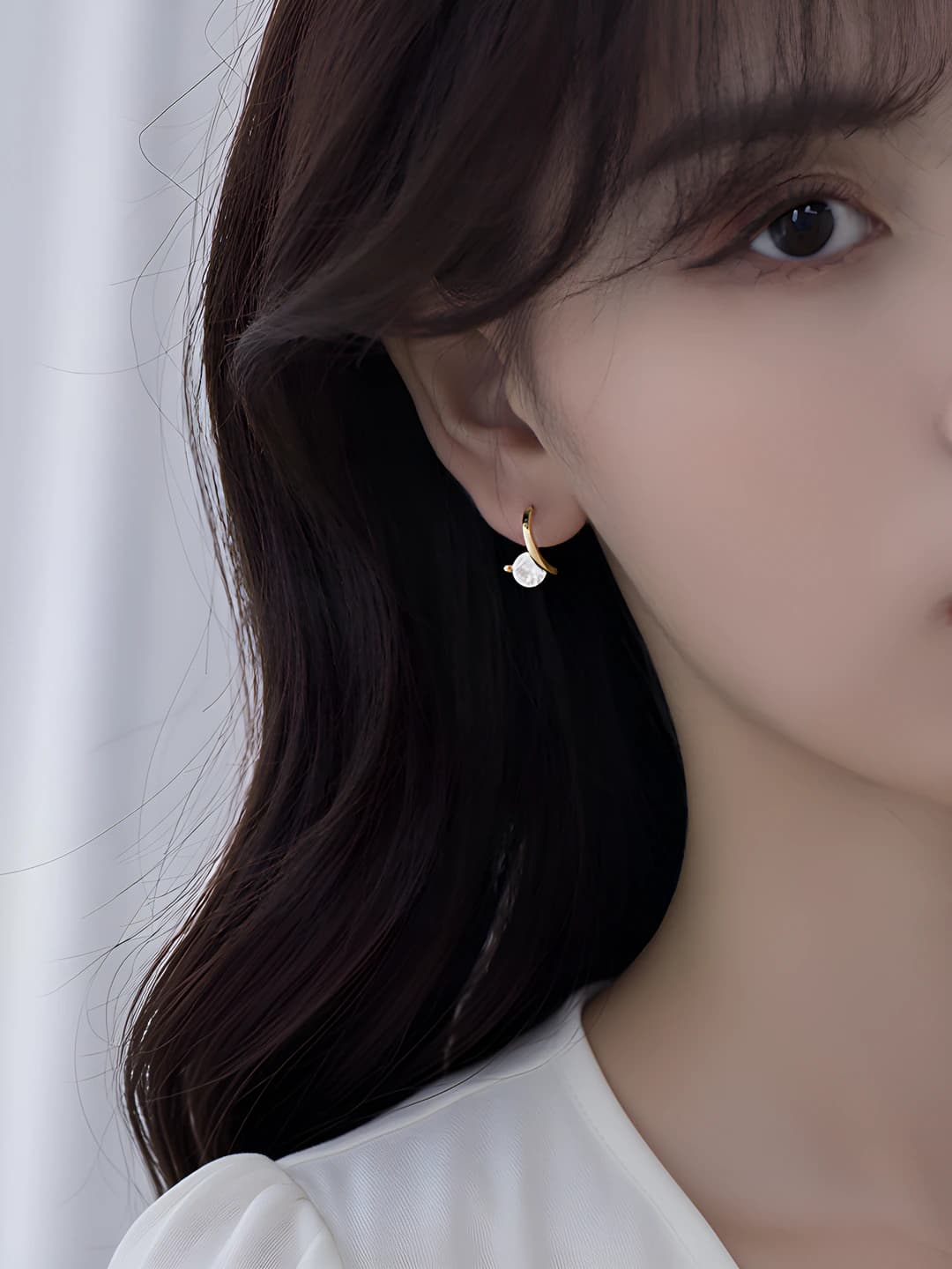 Women's small geometric zircon stud earrings