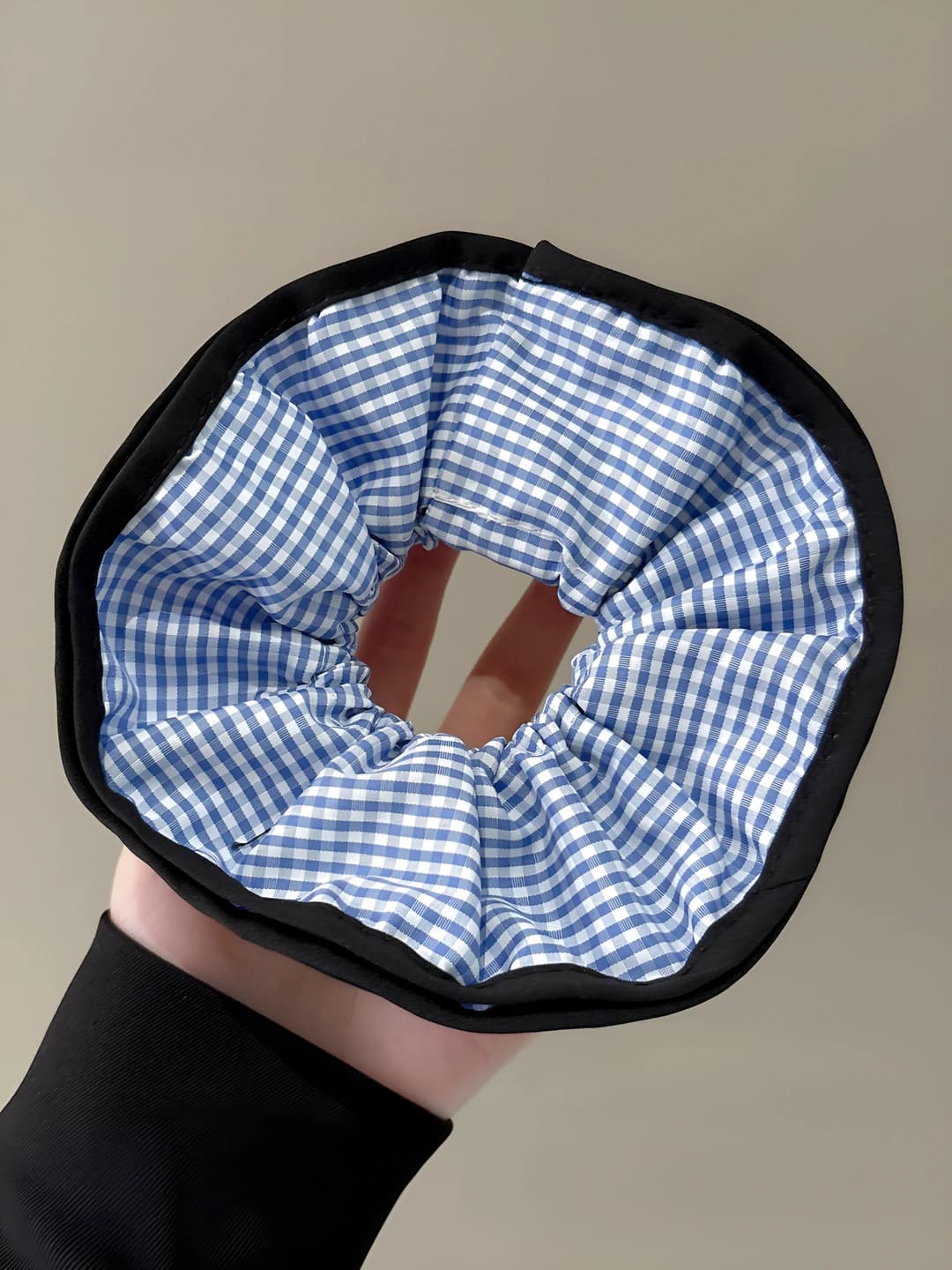 Blue plaid with black trim, 15 cm