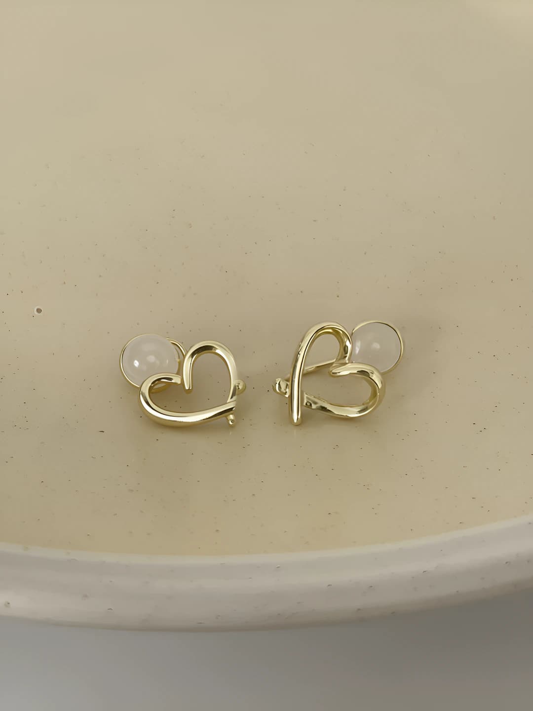 Gold open heart ear clip (gold plated)