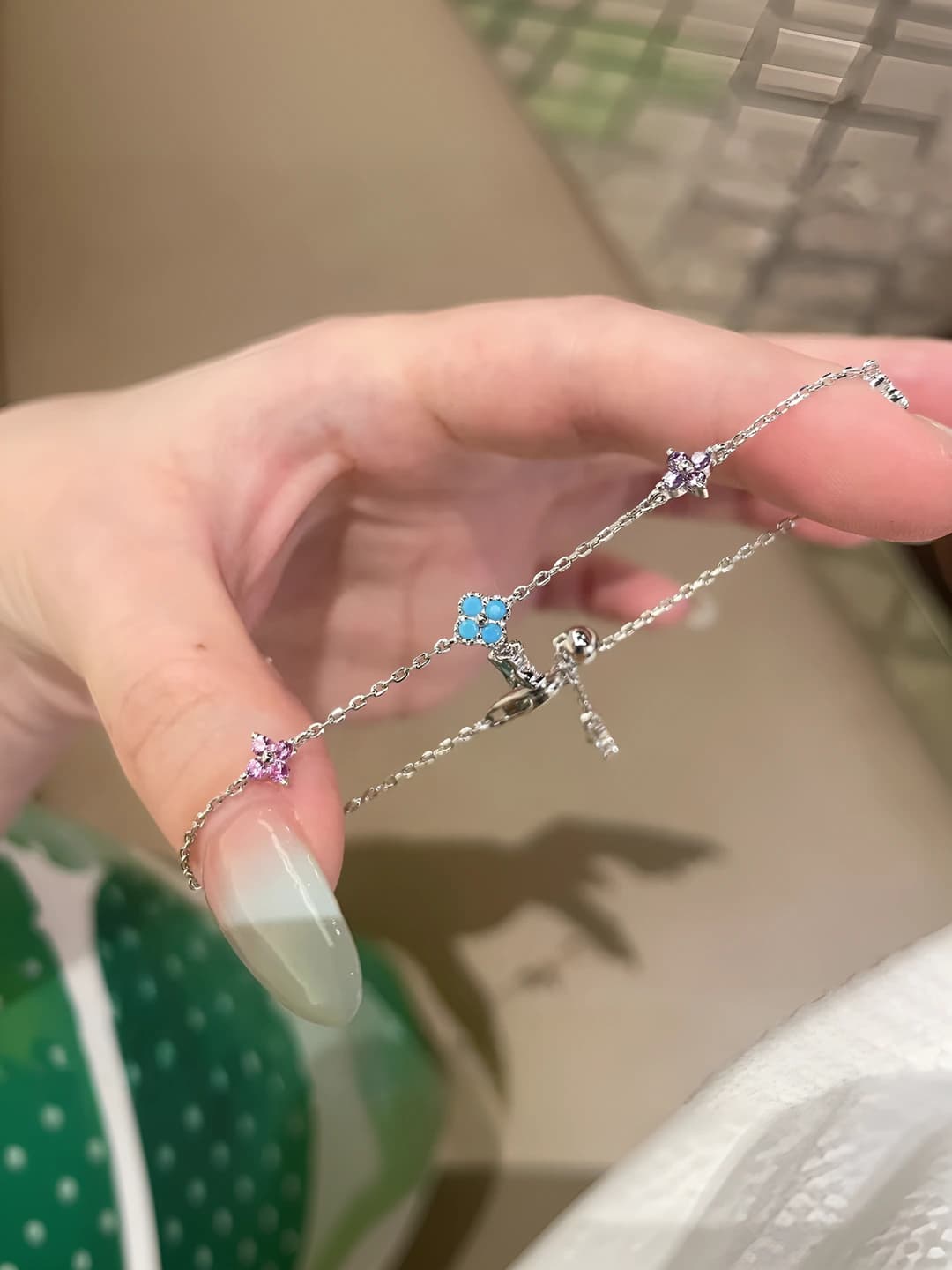 Women's bracelet with colorful zircon and four-leaf clover