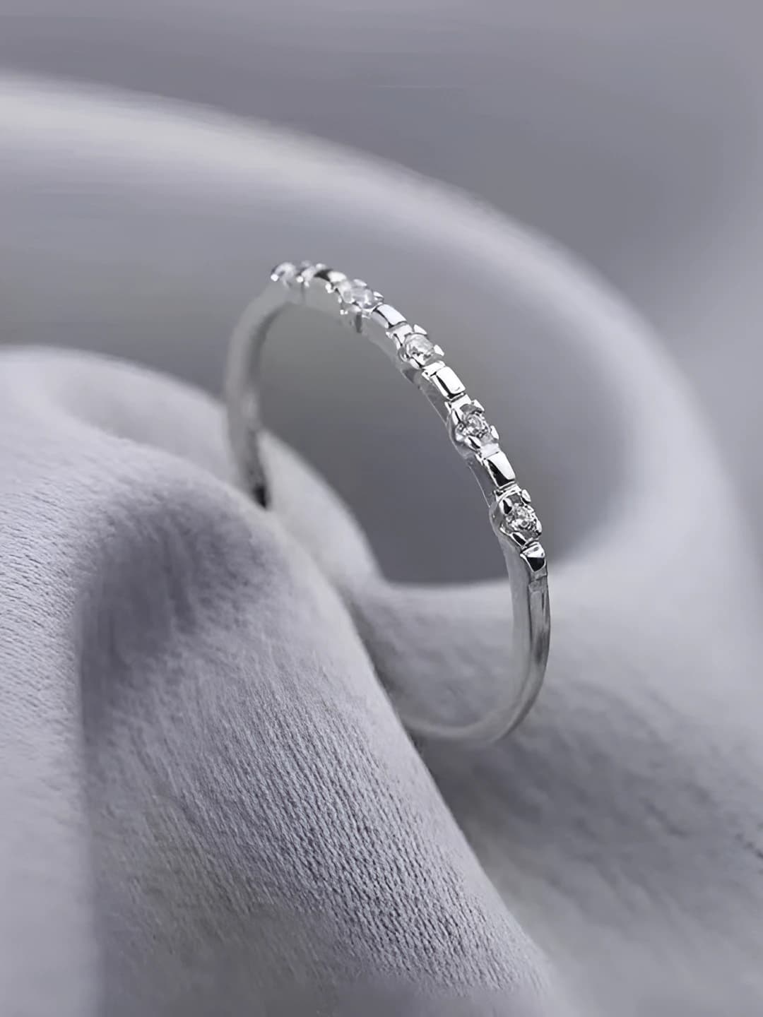 Серебряное кольцо с бриллиантами