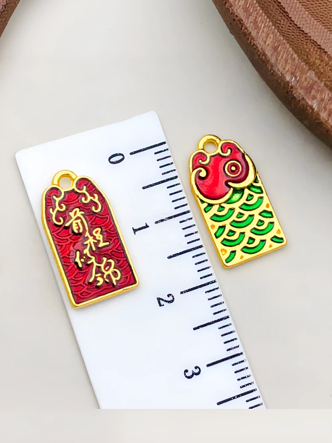 Red faux gold double-sided koi fish 18x9mm