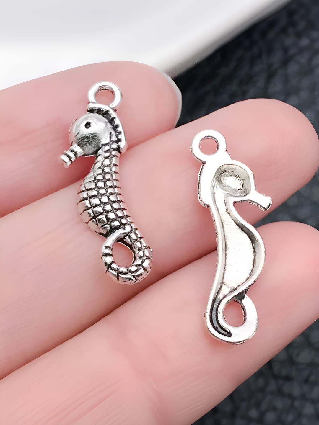 1 seahorse - 22.4x6mm - 0.7g - 10360