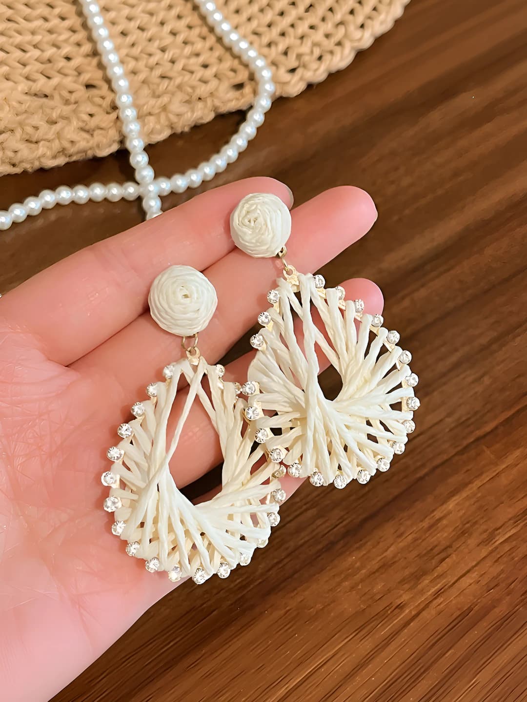 Off-white woven drop studs